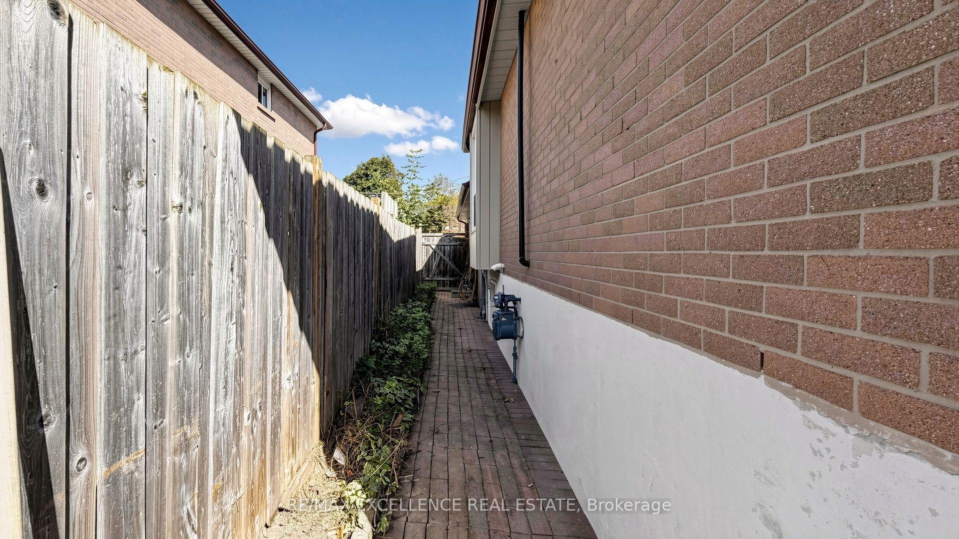 Photo 50 of 28 Glenvale Boulevard, Brampton, Northgate — HOMEH
