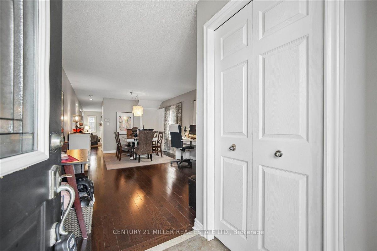 Photo 3 of 2400 Sequoia Way, Oakville, Westmount — HOMEH