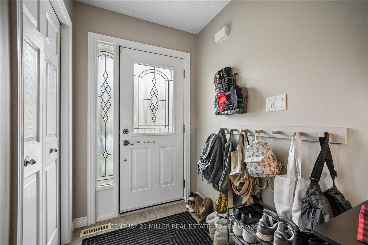 Photo 4 of 2400 Sequoia Way, Oakville, Westmount — HOMEH