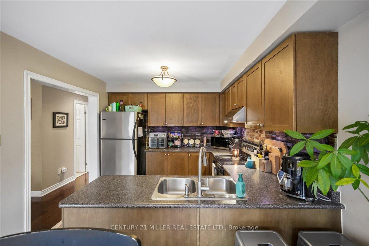 Photo 14 of 2400 Sequoia Way, Oakville, Westmount — HOMEH