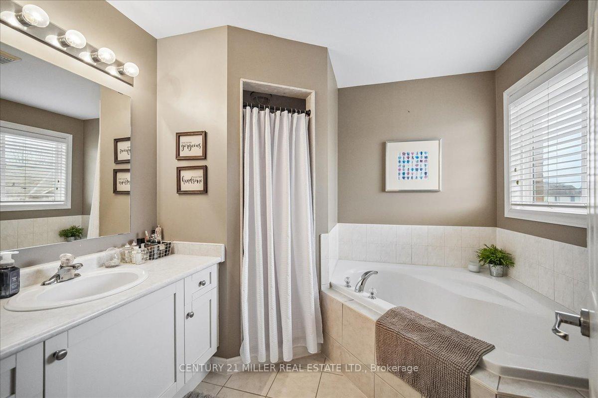 Photo 22 of 2400 Sequoia Way, Oakville, Westmount — HOMEH