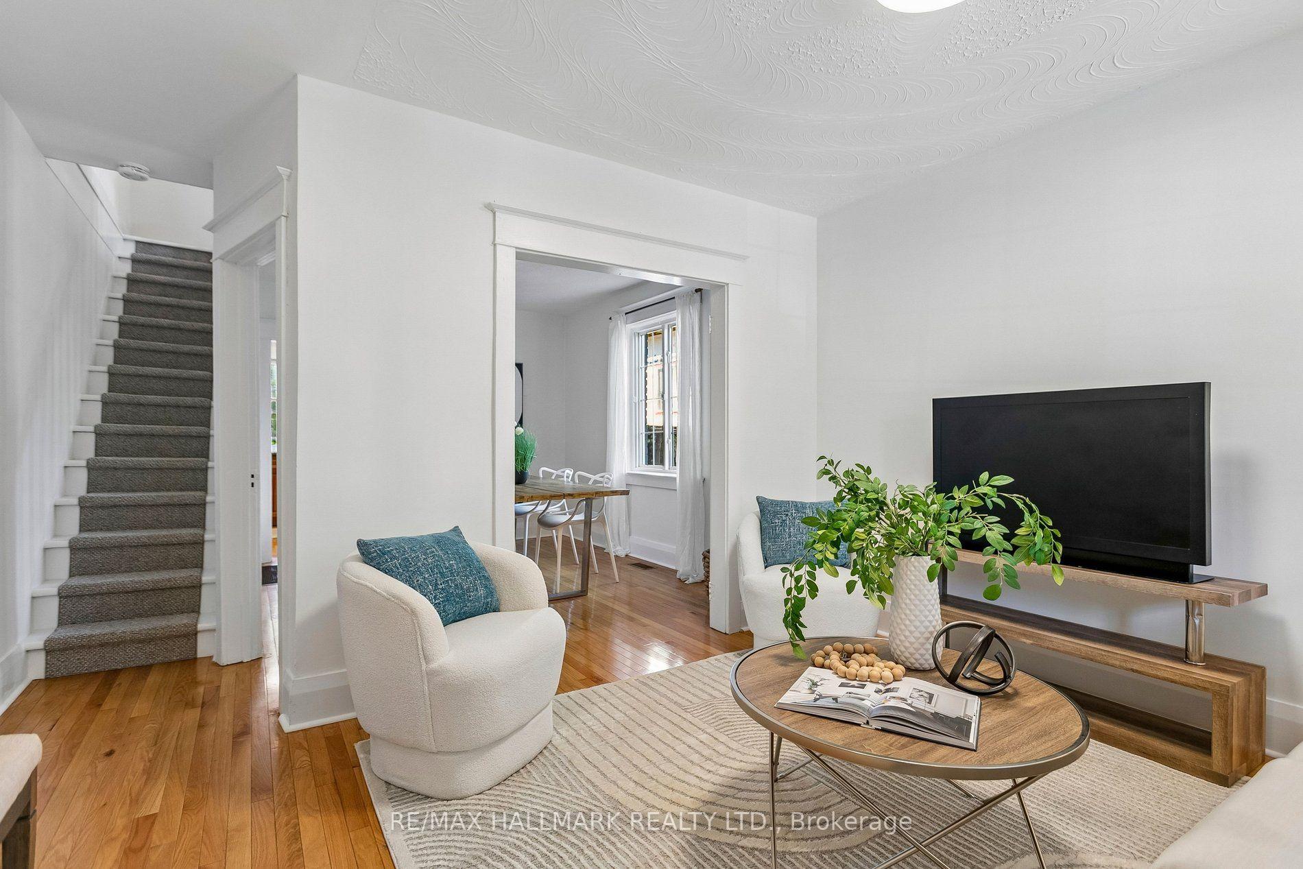 Photo 3 of 8 Hillingdon Avenue, Toronto, Woodbine Corridor — HOMEH