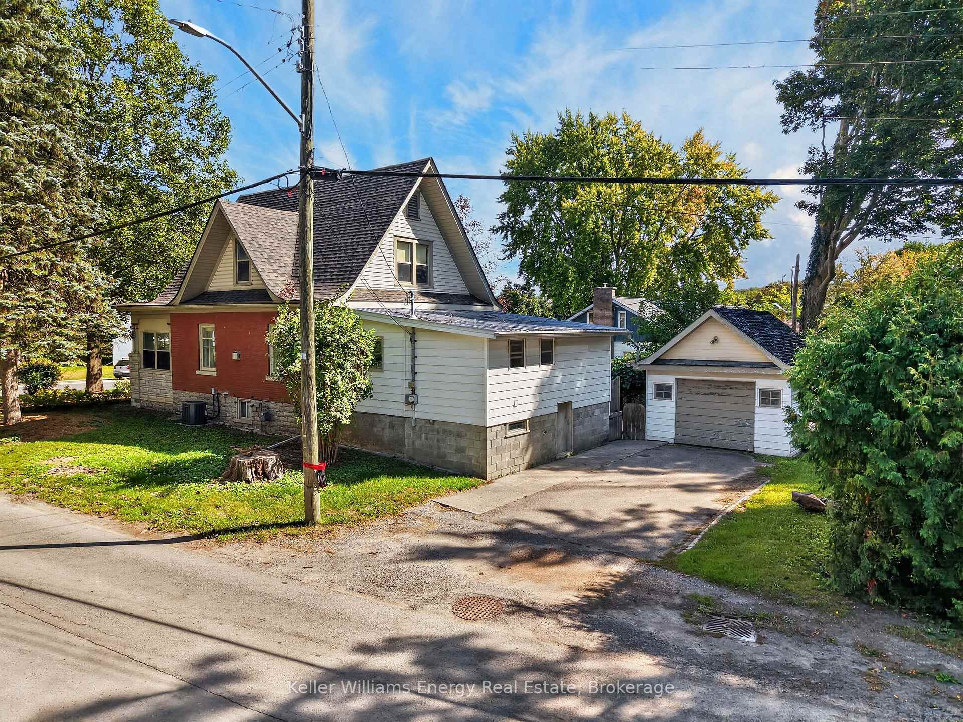 Photo 4 of 3 Downes Avenue, Prince Edward County, Picton Ward — HOMEH