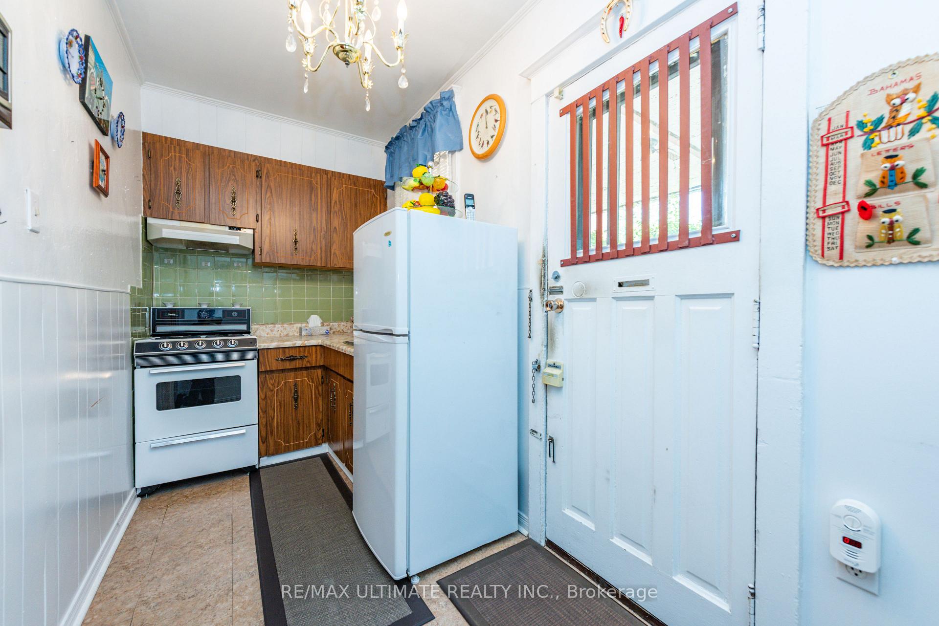 Photo 17 of 127 Salem Avenue, Toronto, Dovercourt-Wallace Emerson-Junction — HOMEH