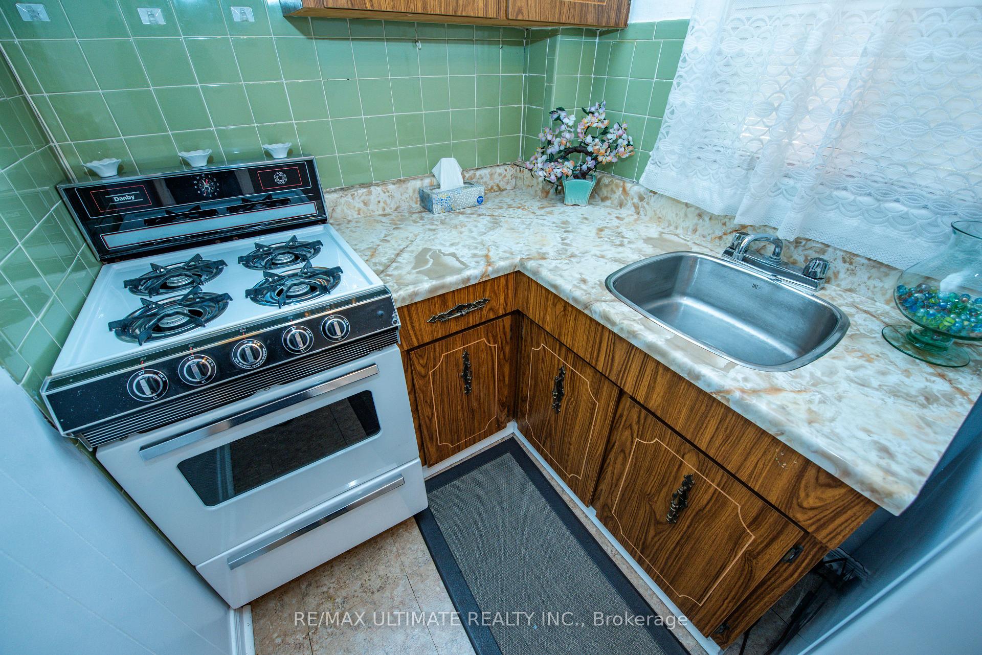 Photo 18 of 127 Salem Avenue, Toronto, Dovercourt-Wallace Emerson-Junction — HOMEH