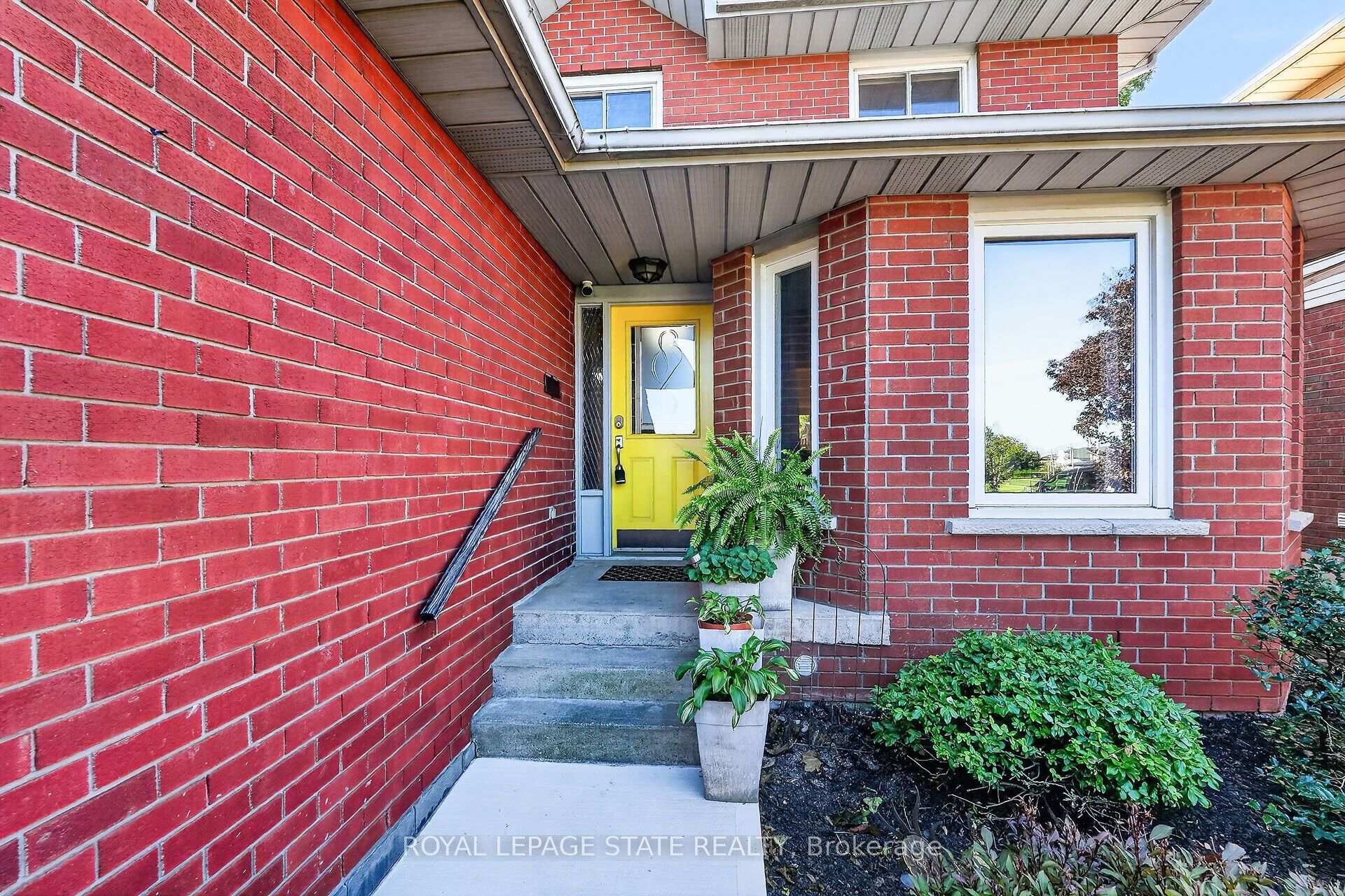 Photo 5 of 31 Princess Boulevard, Grimsby, Grimsby Beach — HOMEH