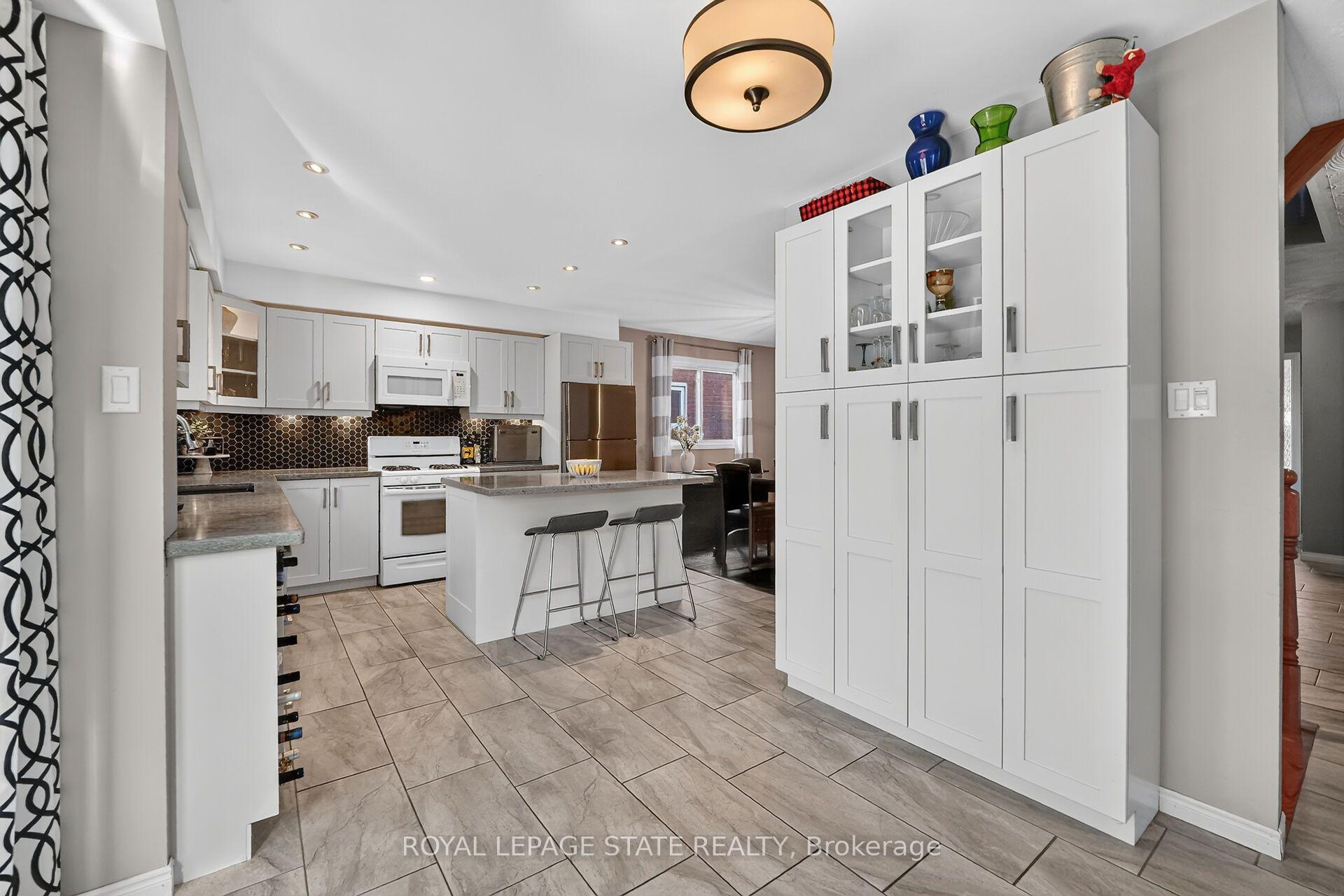 Photo 13 of 31 Princess Boulevard, Grimsby, Grimsby Beach — HOMEH