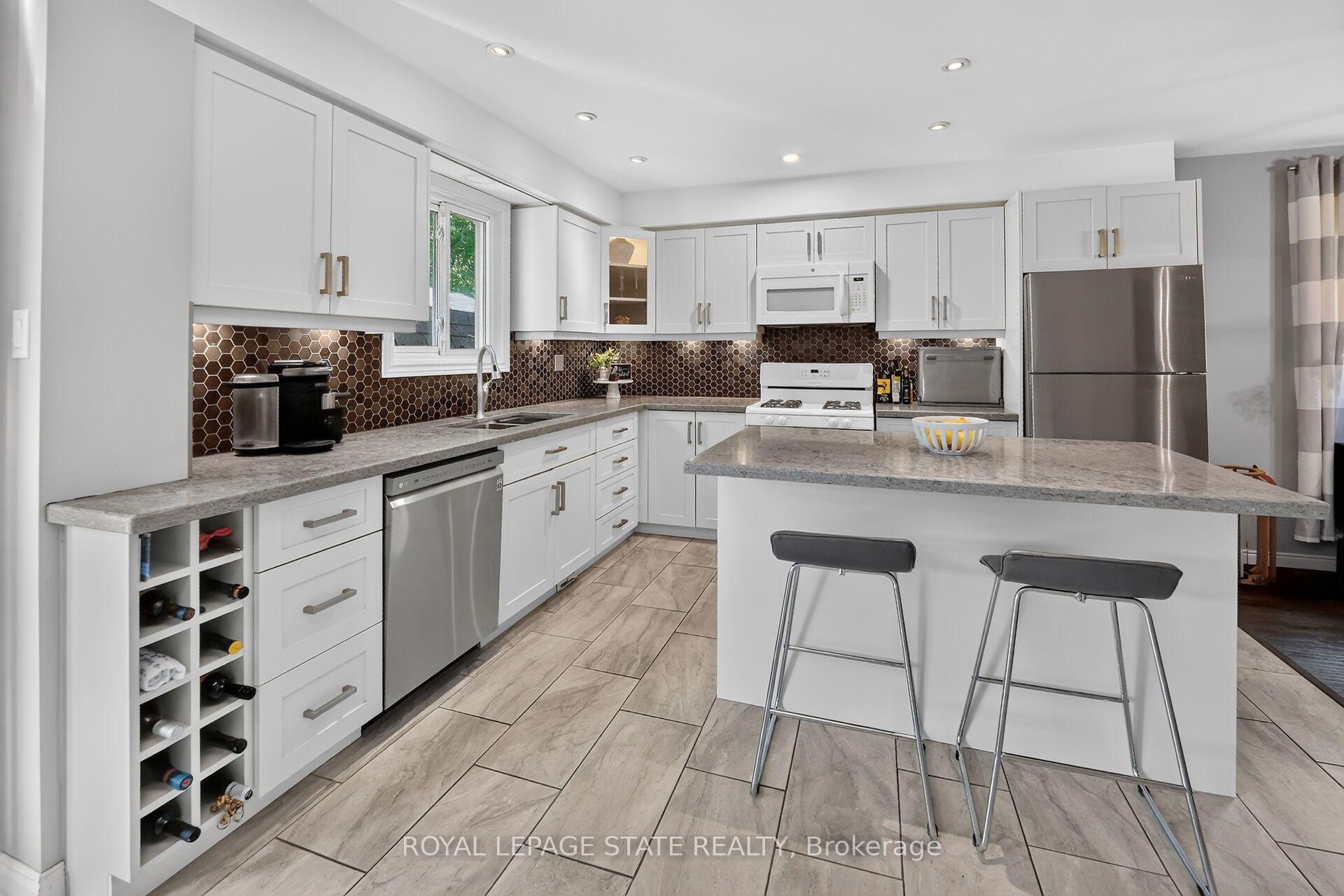 Photo 14 of 31 Princess Boulevard, Grimsby, Grimsby Beach — HOMEH