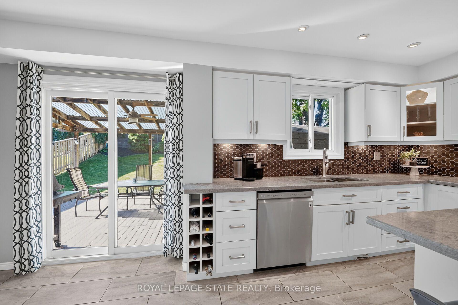 Photo 15 of 31 Princess Boulevard, Grimsby, Grimsby Beach — HOMEH