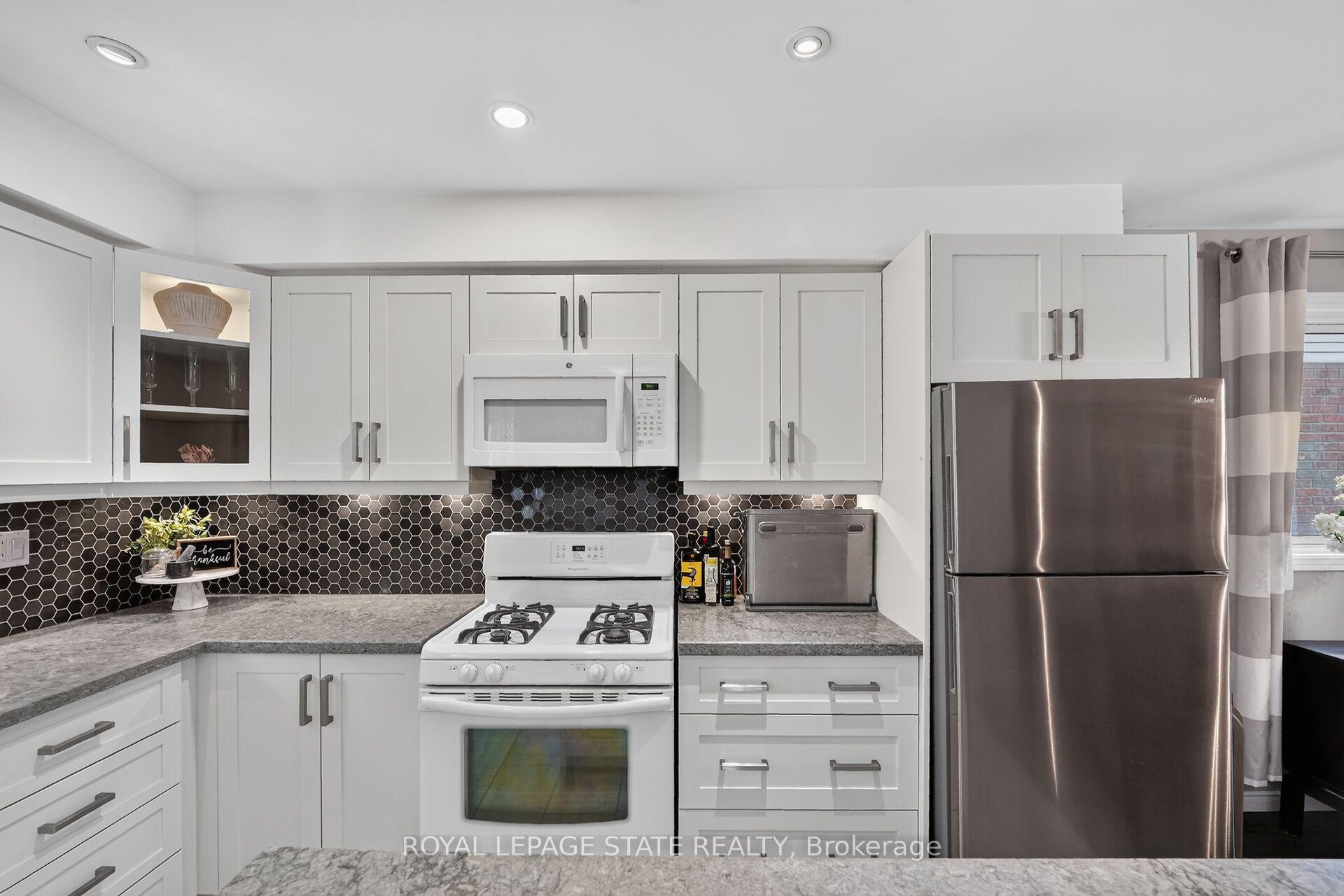 Photo 17 of 31 Princess Boulevard, Grimsby, Grimsby Beach — HOMEH