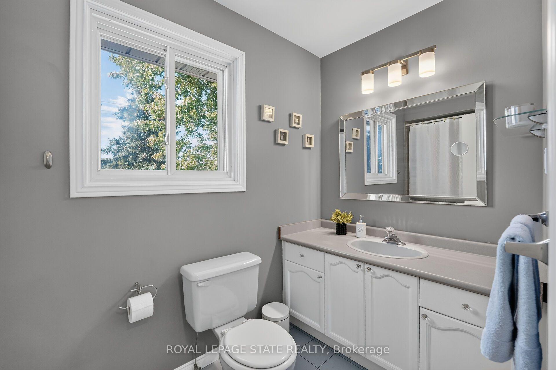 Photo 24 of 31 Princess Boulevard, Grimsby, Grimsby Beach — HOMEH