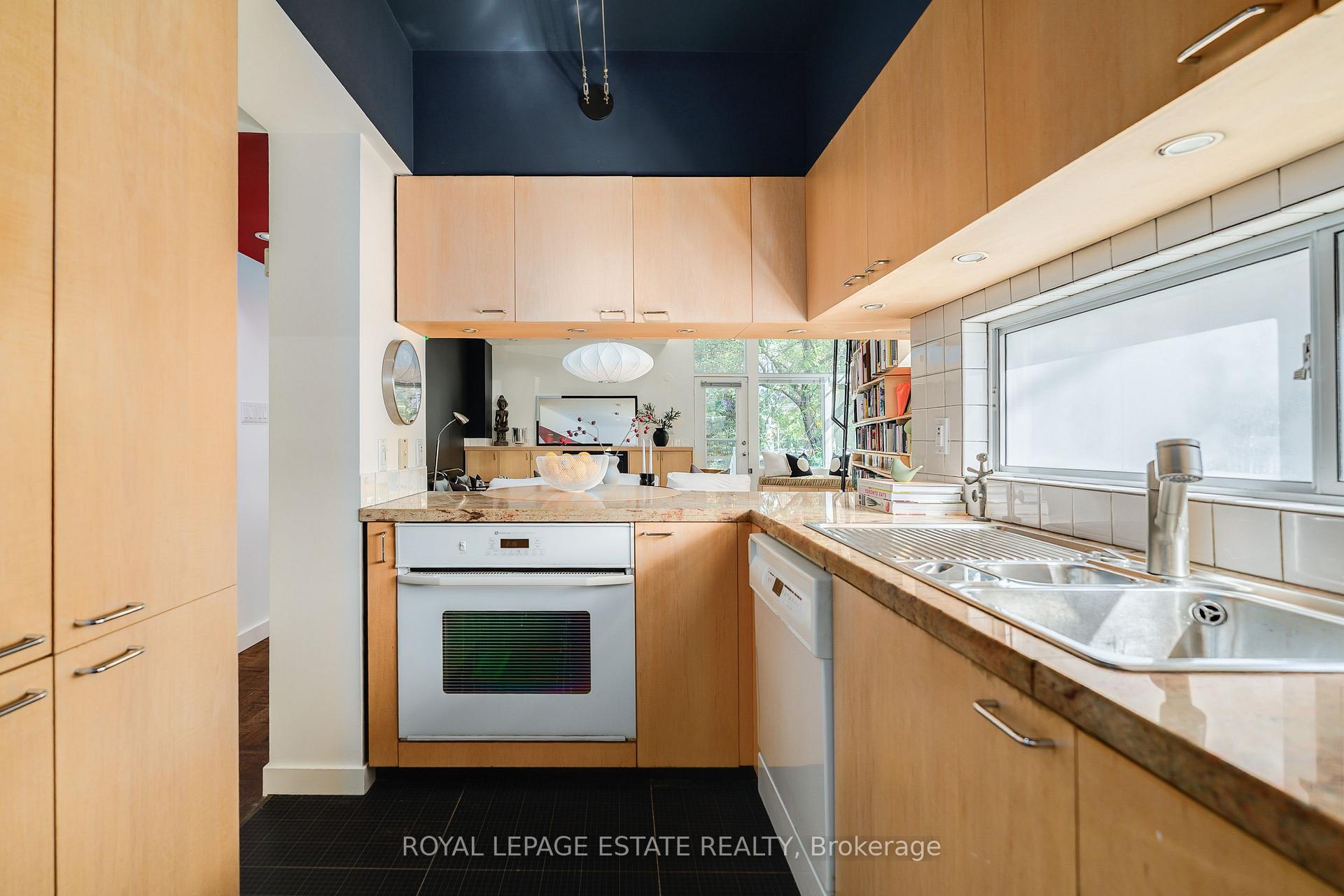 Photo 4 of 61 Seaton Street, Toronto, Moss Park — HOMEH