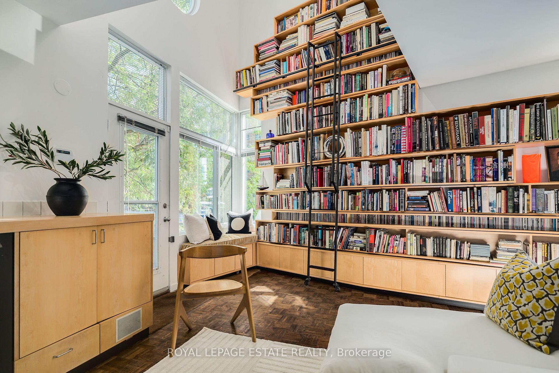 Photo 11 of 61 Seaton Street, Toronto, Moss Park — HOMEH