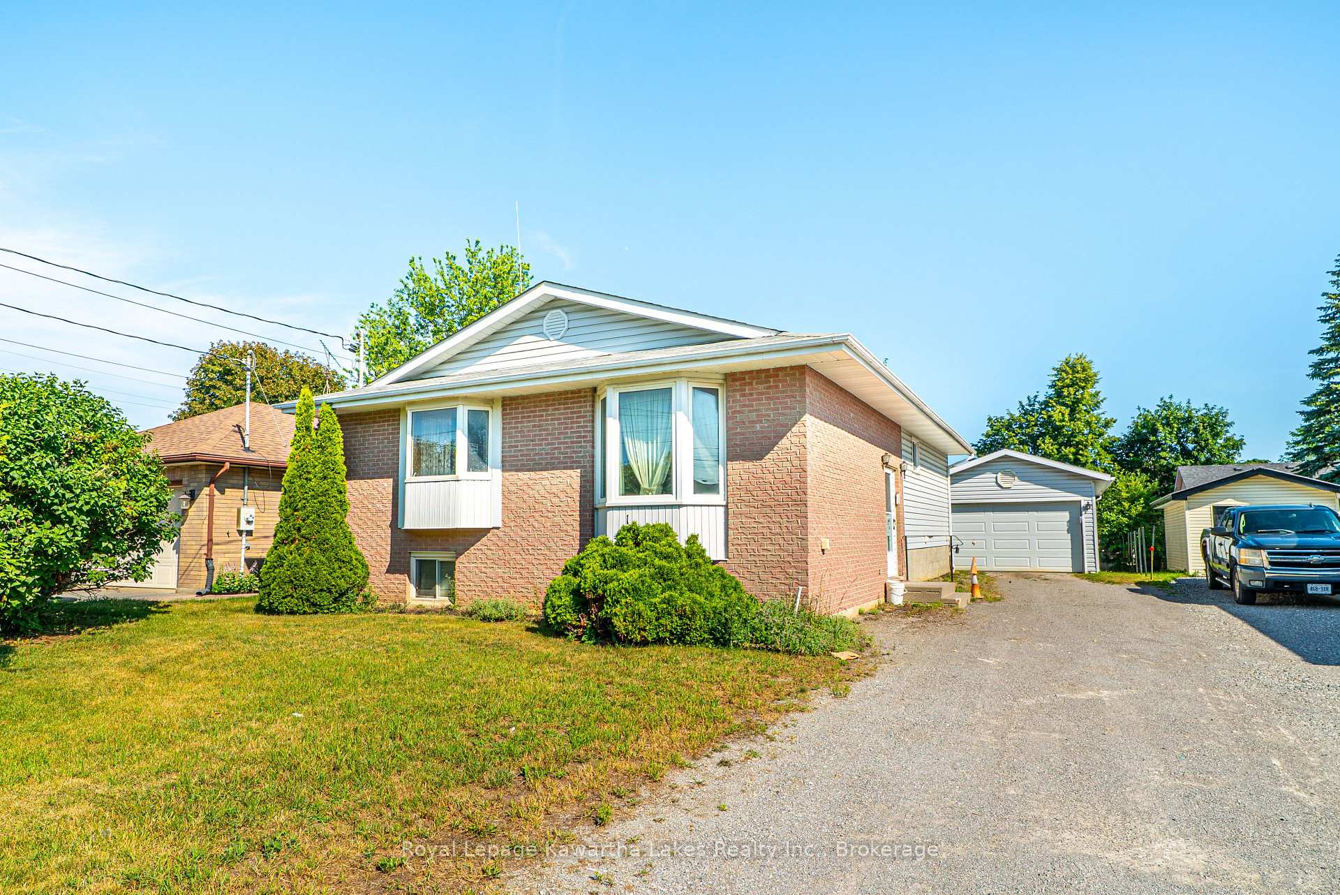 Front of 182 Colborne Street W