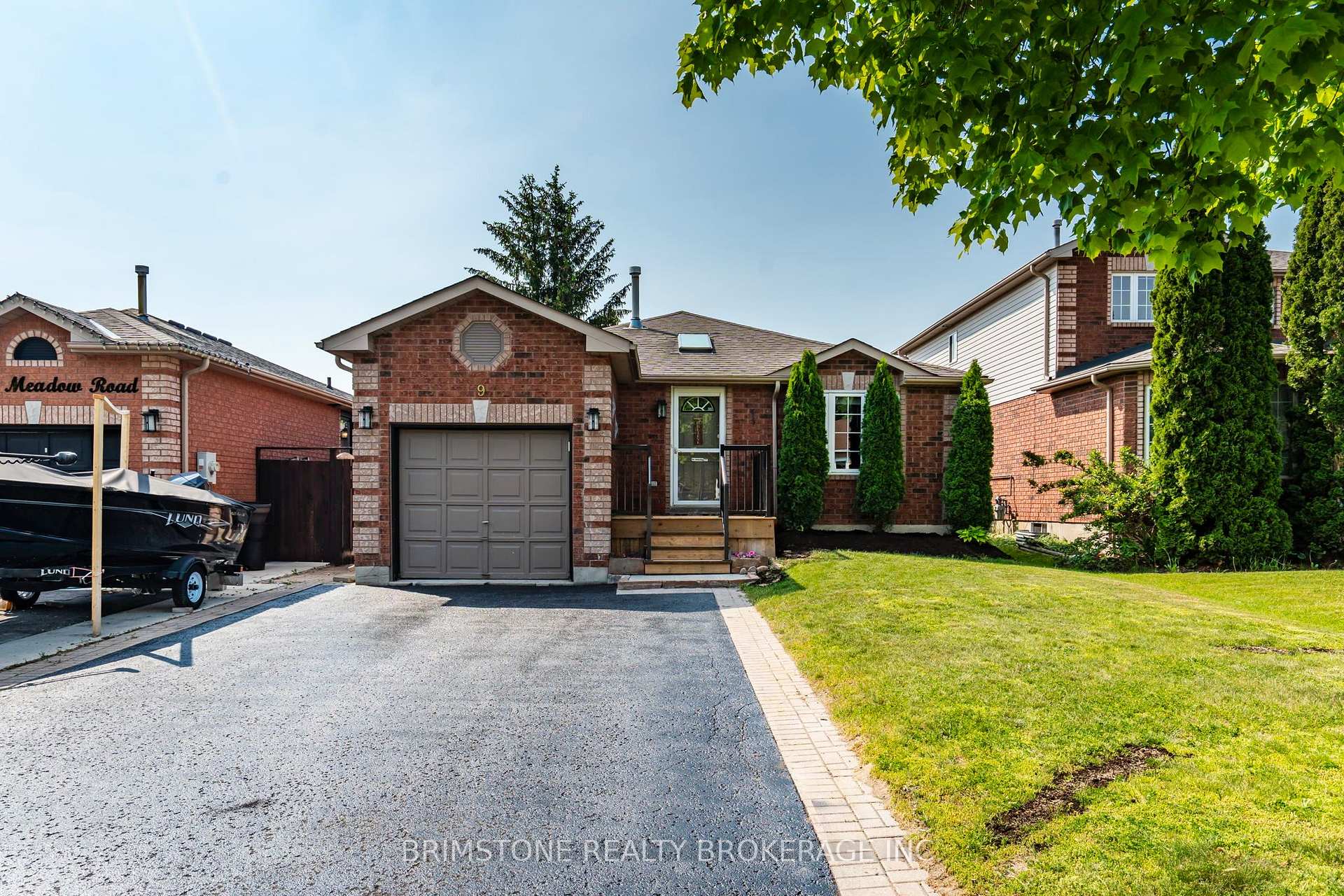 Photo 2 of 9 Holly Meadow Road, Barrie, Holly — HOMEH