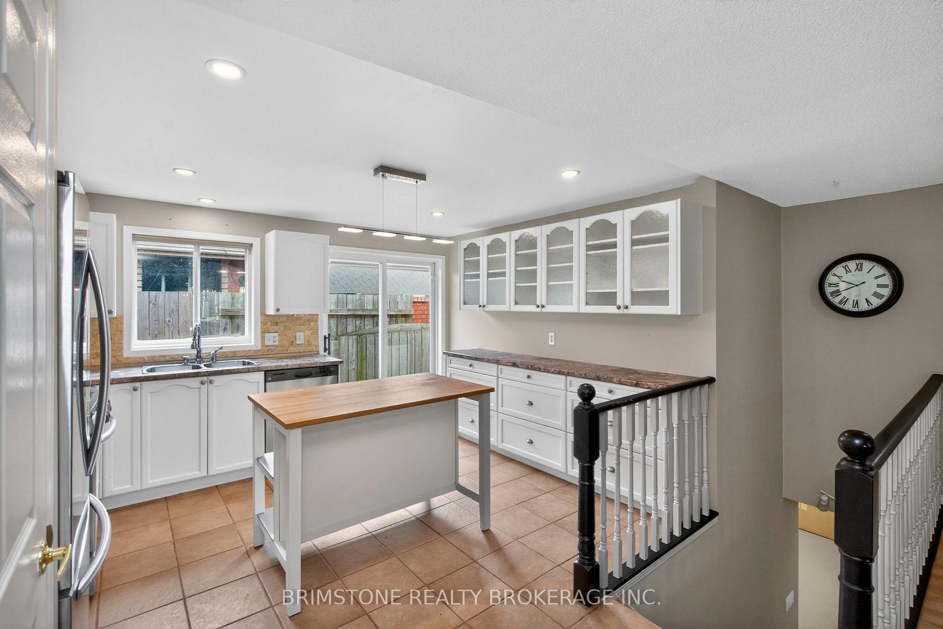 Photo 3 of 9 Holly Meadow Road, Barrie, Holly — HOMEH