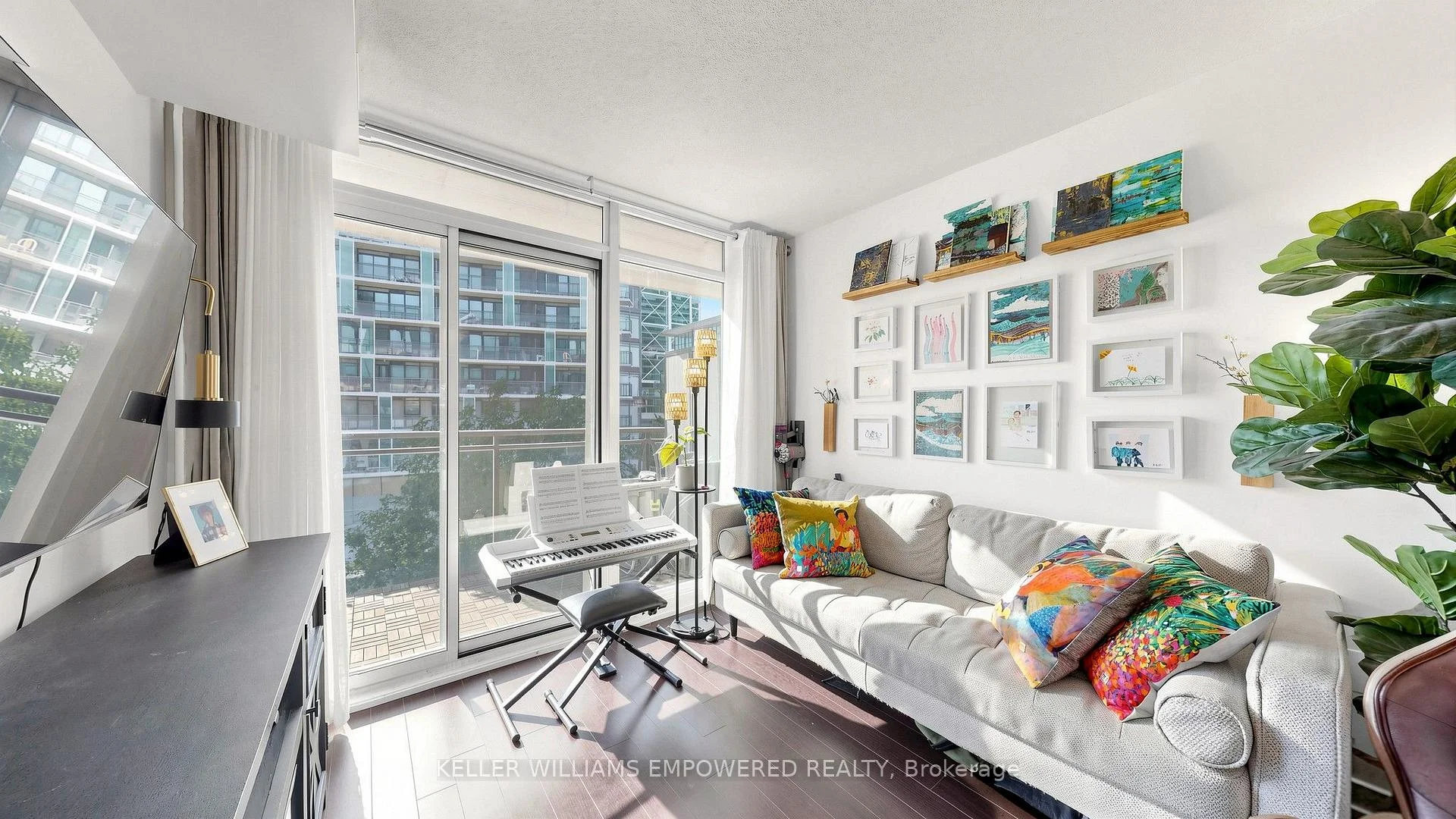 Photo 10 of Unit 539, 8 Telegram Mews, Toronto, Waterfront Communities — HOMEH