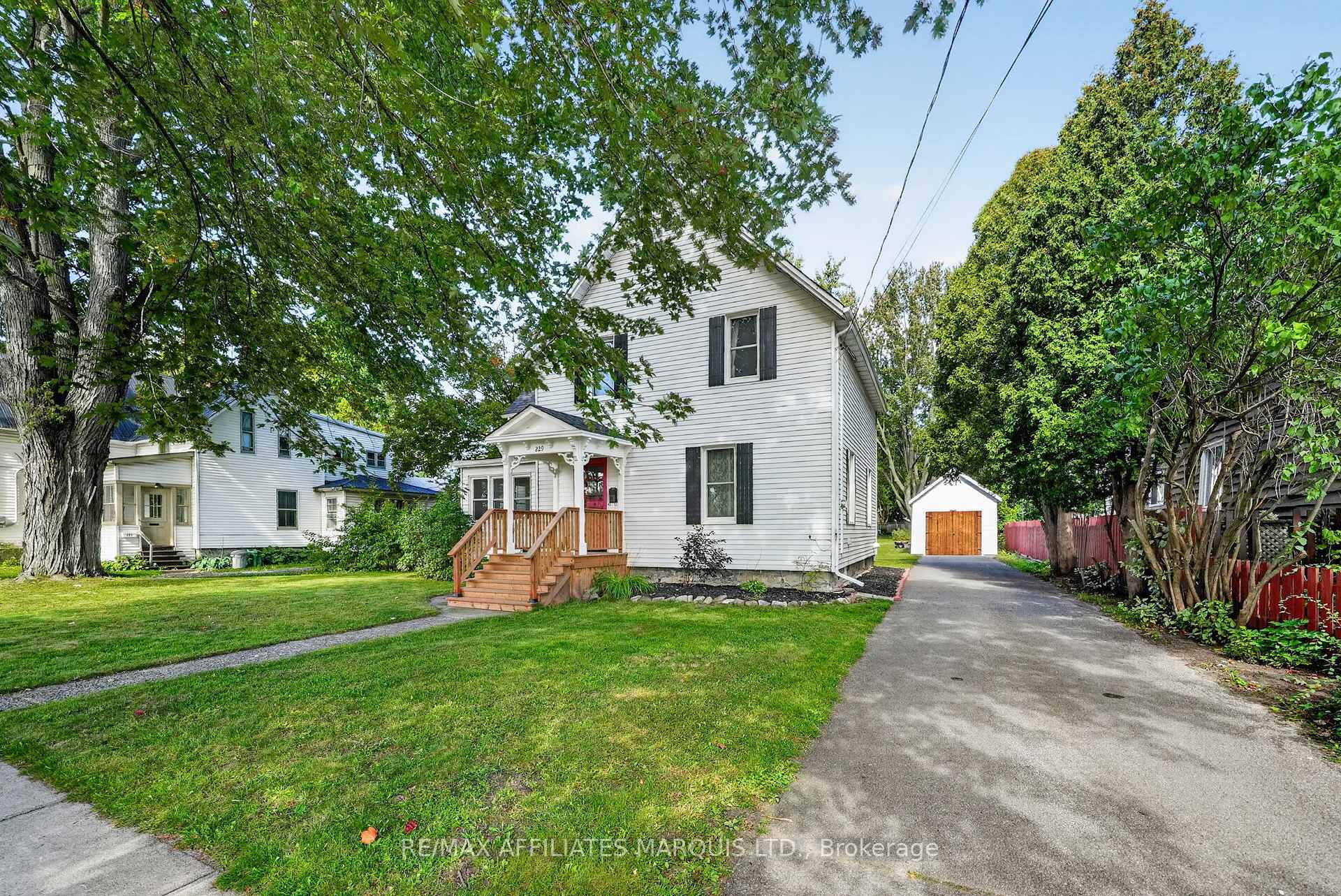 Photo 2 of 229 4th Street E, Cornwall, Cornwall — HOMEH