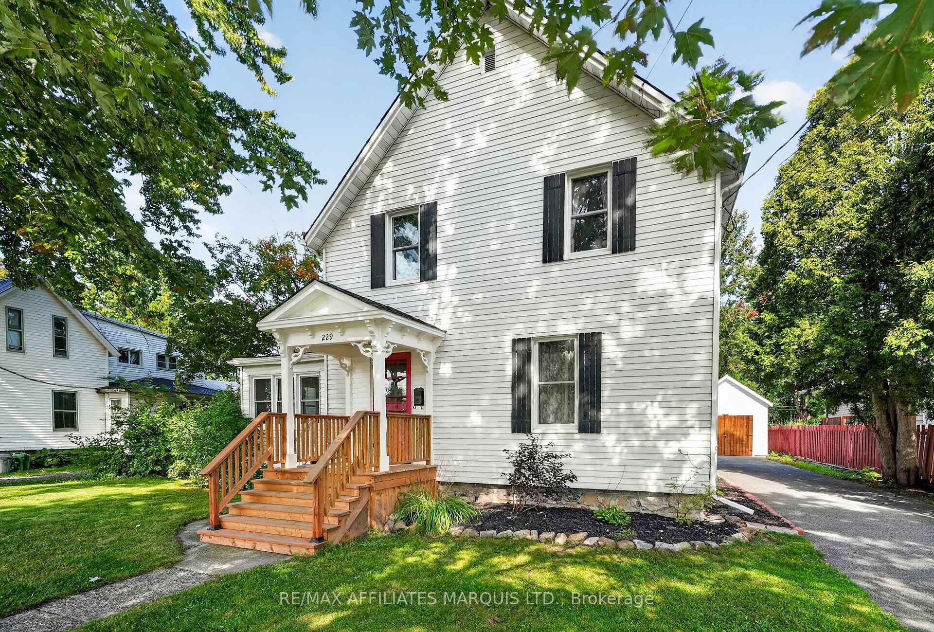 Photo 3 of 229 4th Street E, Cornwall, Cornwall — HOMEH