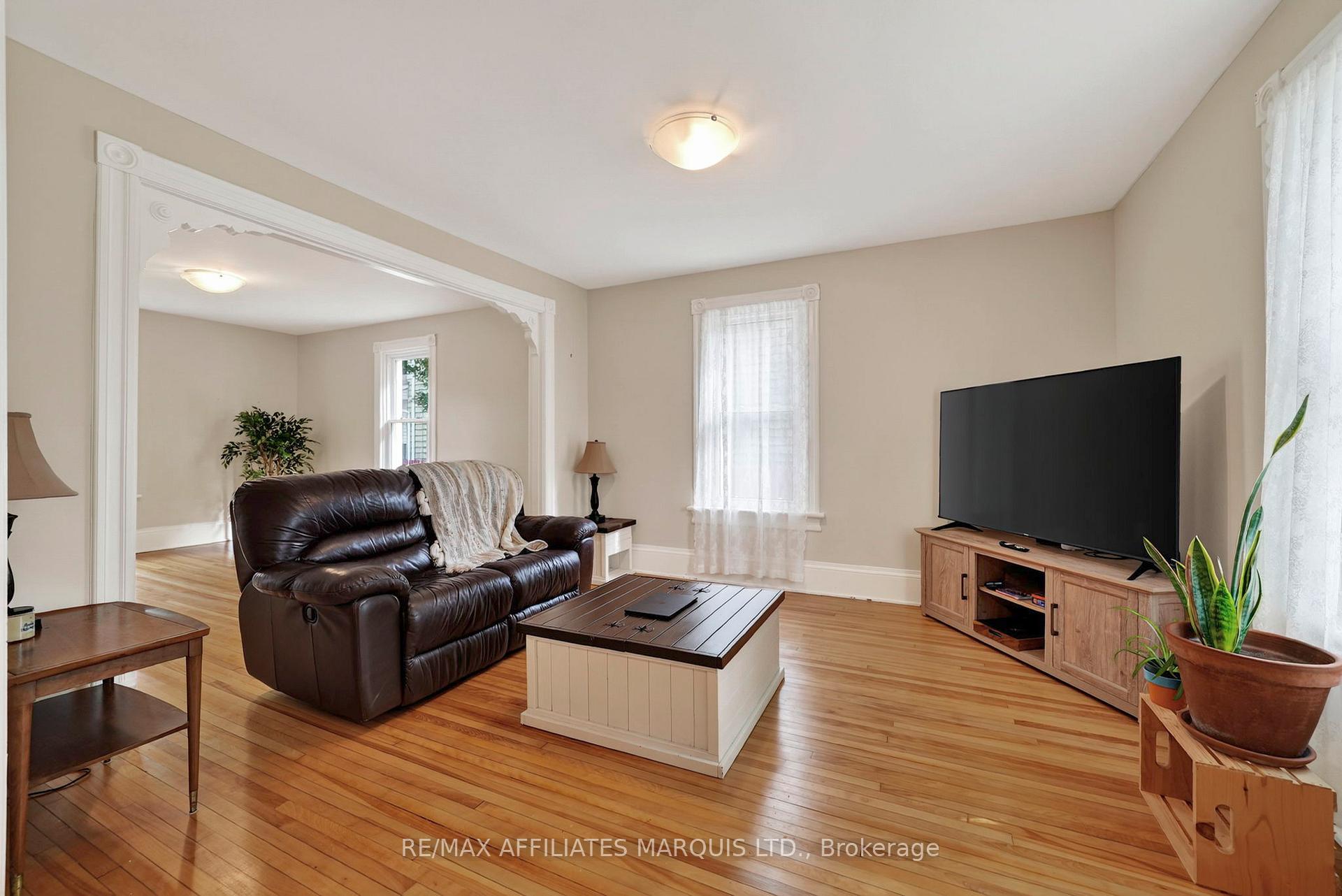 Photo 5 of 229 4th Street E, Cornwall, Cornwall — HOMEH