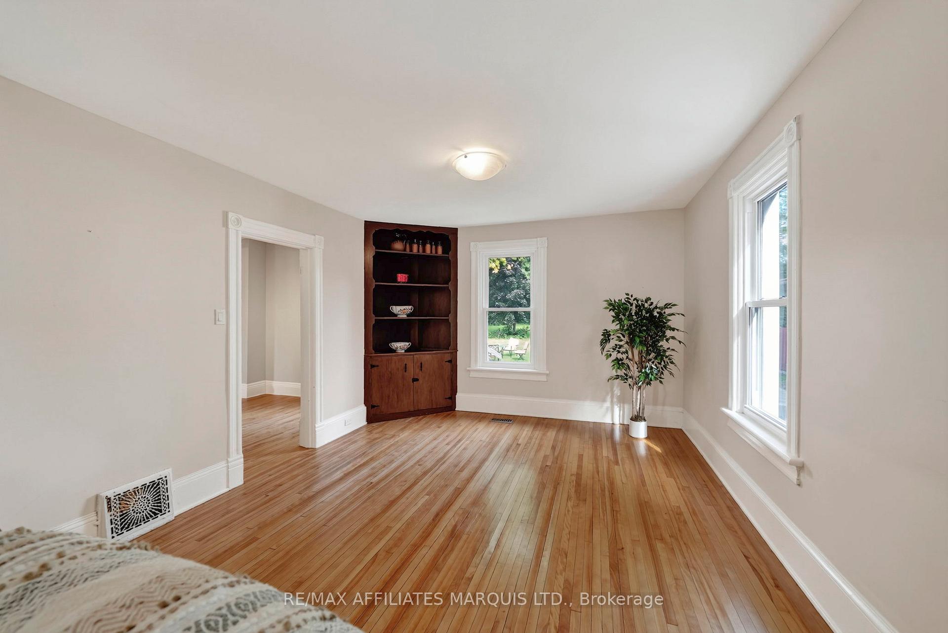 Photo 7 of 229 4th Street E, Cornwall, Cornwall — HOMEH