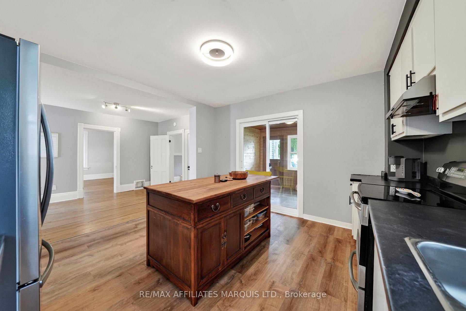 Photo 17 of 229 4th Street E, Cornwall, Cornwall — HOMEH