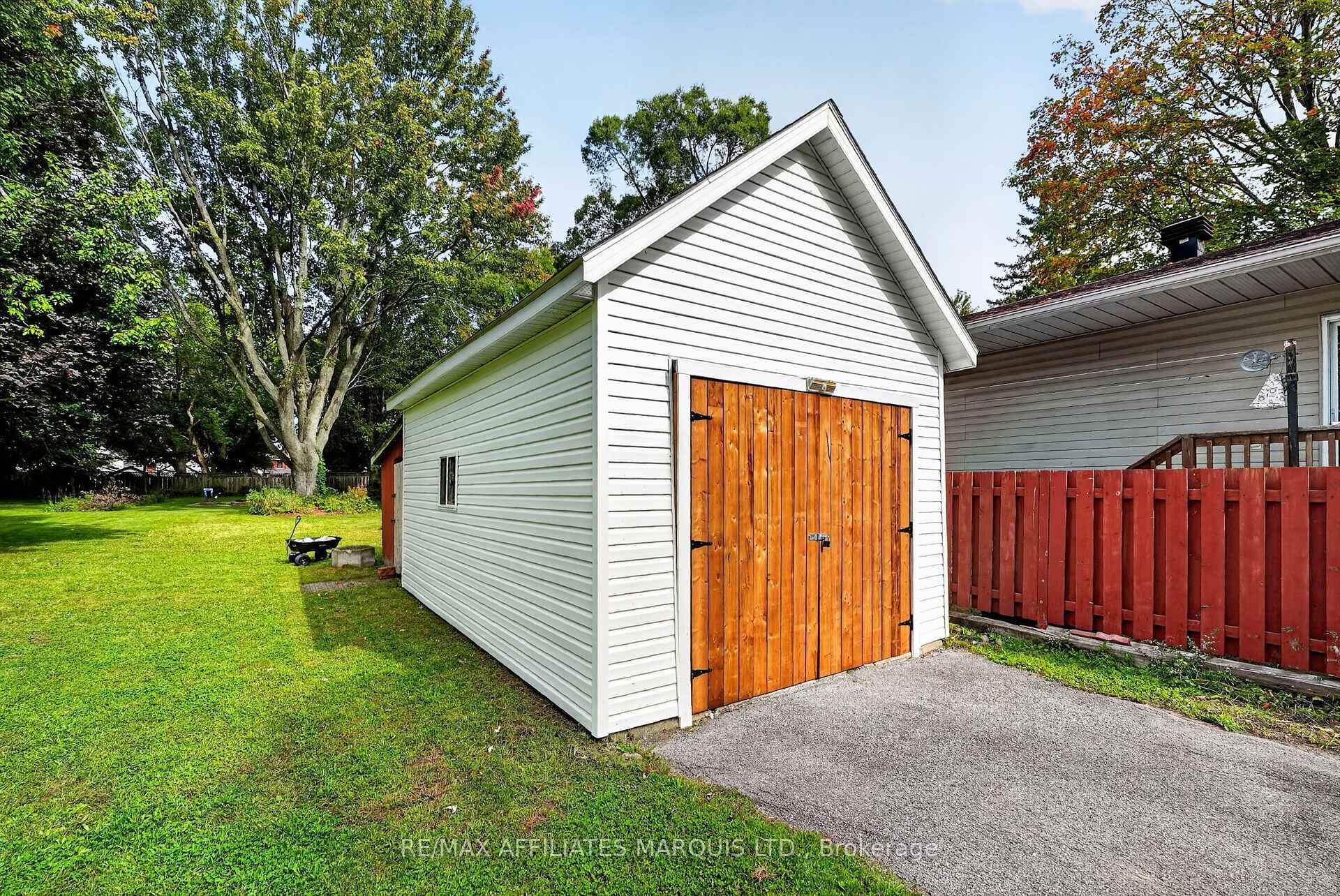 Photo 36 of 229 4th Street E, Cornwall, Cornwall — HOMEH
