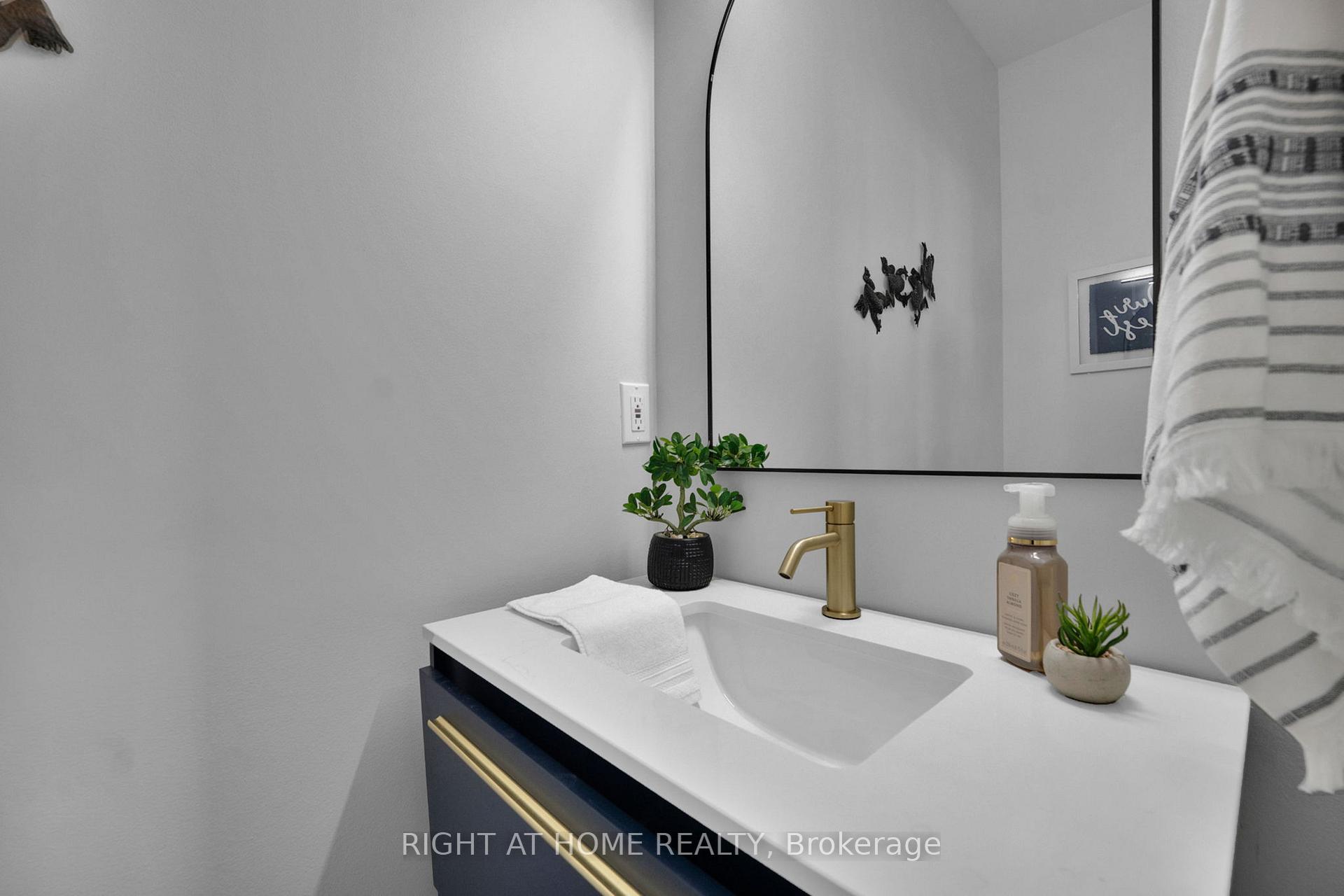 Photo 17 of 75 Auburn Lane, Clarington, Courtice — HOMEH