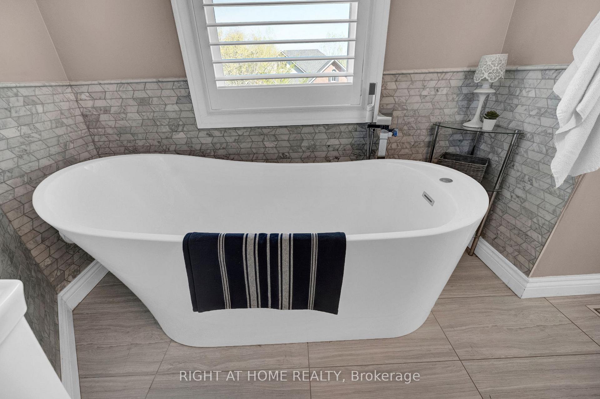 Photo 29 of 75 Auburn Lane, Clarington, Courtice — HOMEH