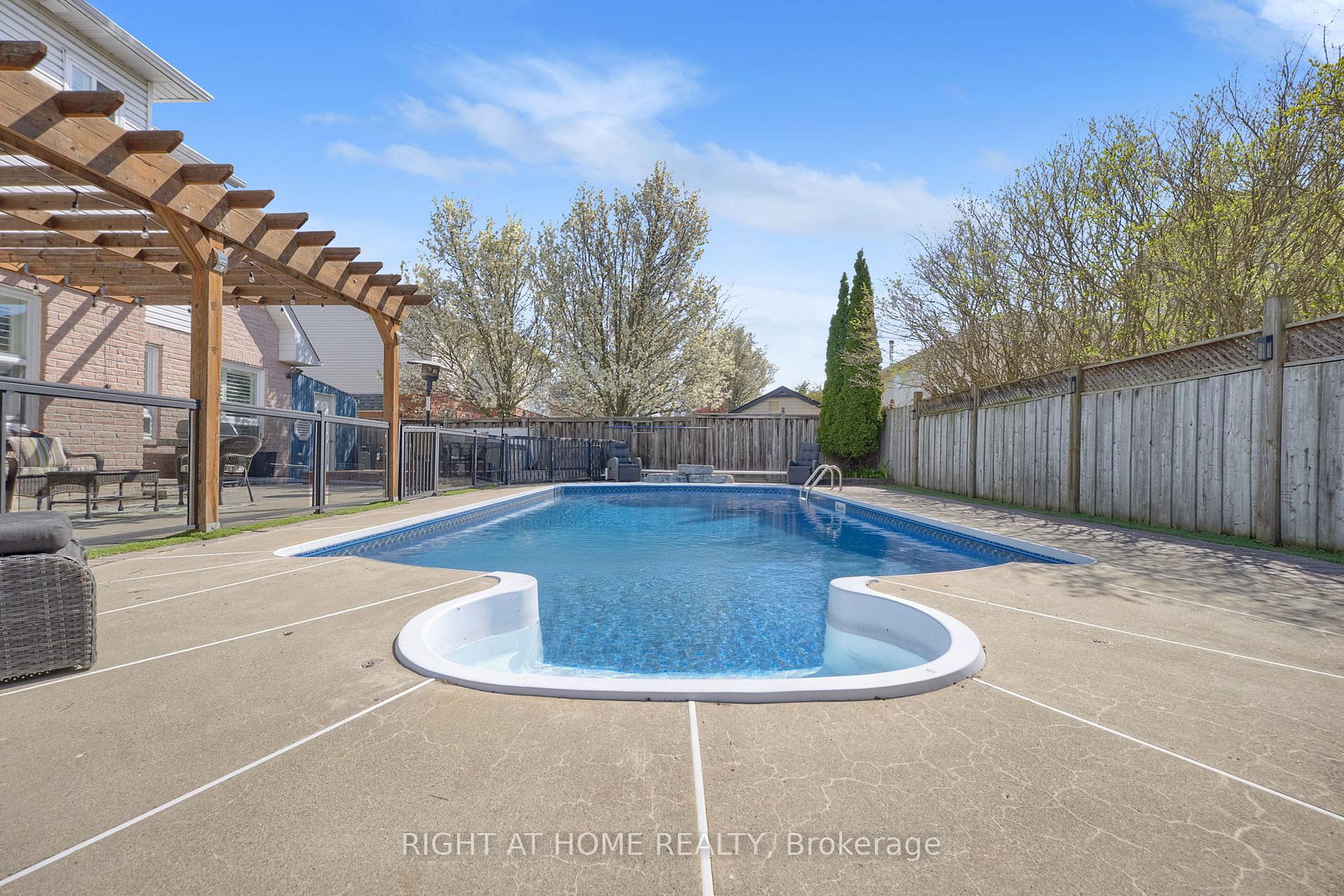 Photo 38 of 75 Auburn Lane, Clarington, Courtice — HOMEH