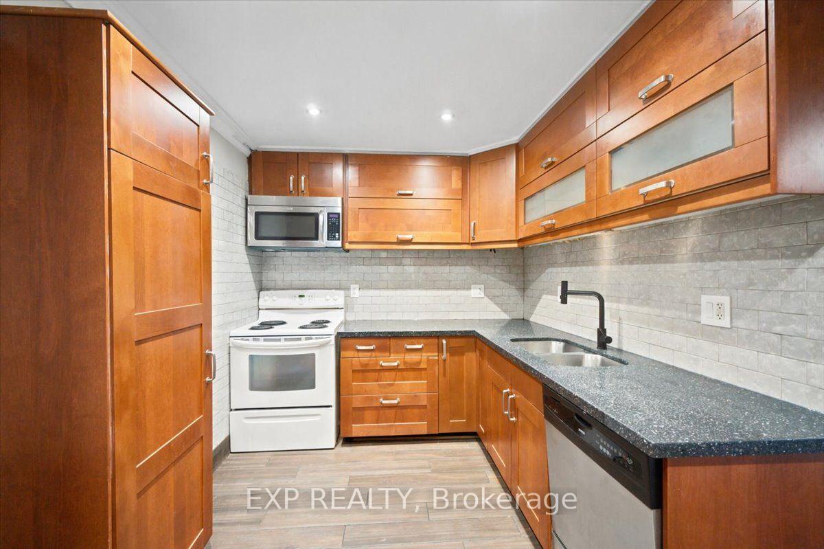Photo 10 of 30 Herkley Drive, Brampton, Madoc — HOMEH
