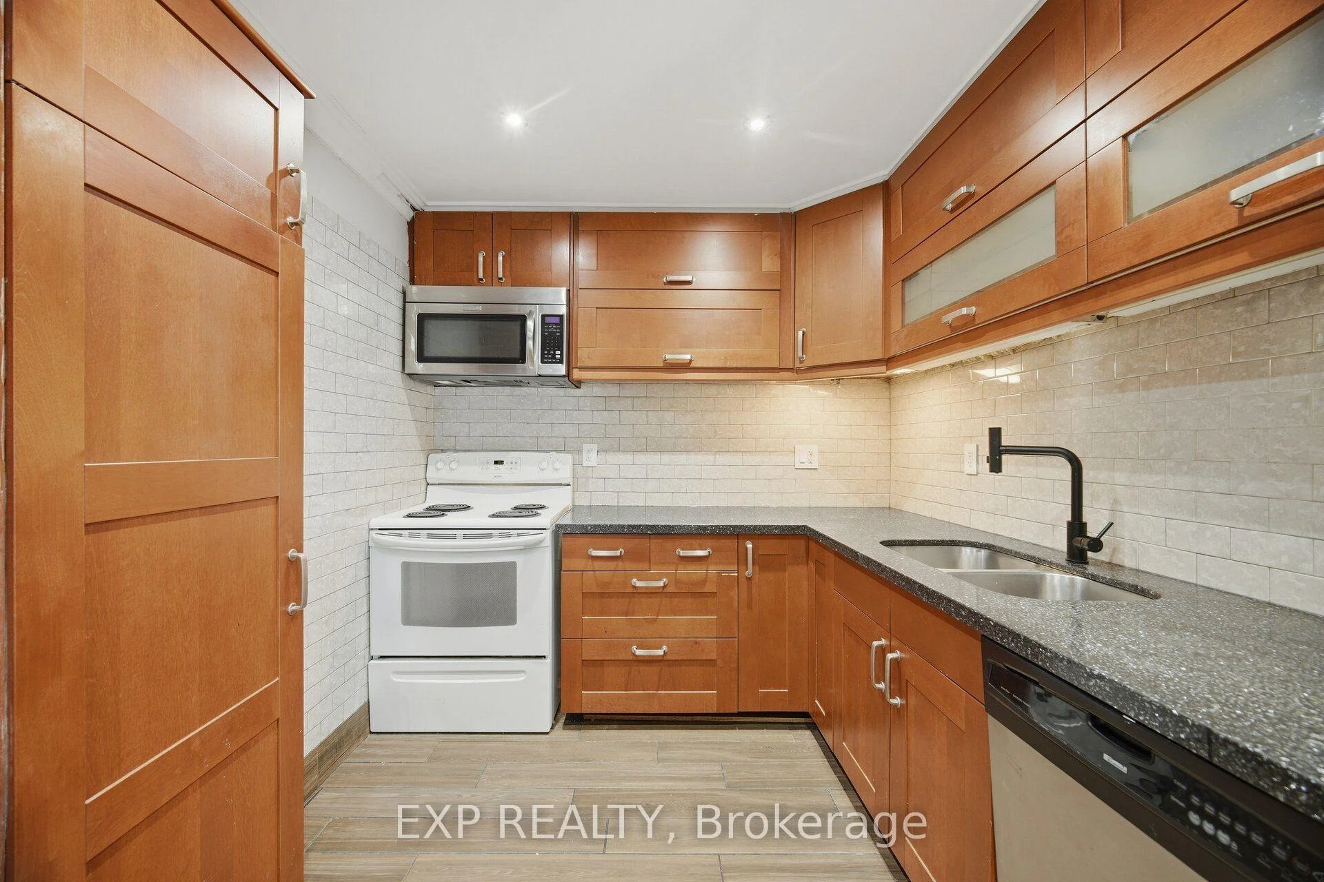 Photo 23 of 30 Herkley Drive, Brampton, Madoc — HOMEH