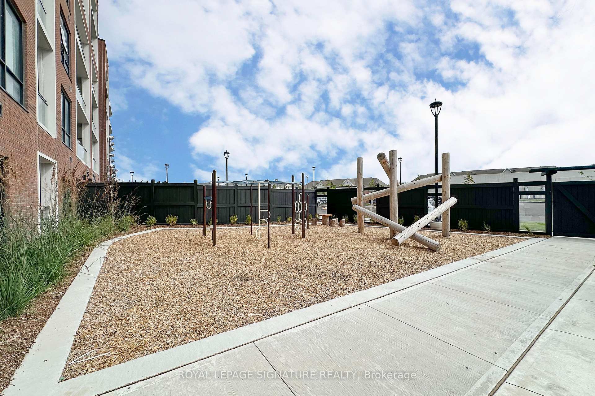 Photo 23 of Unit 613, 51 Clarington Boulevard, Clarington, Bowmanville — HOMEH