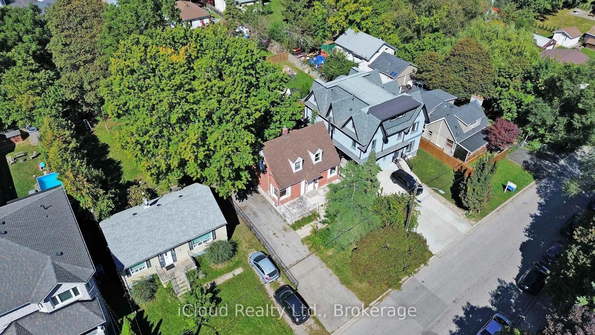 Photo 2 of 1321 St. James Avenue, Mississauga, Lakeview — HOMEH
