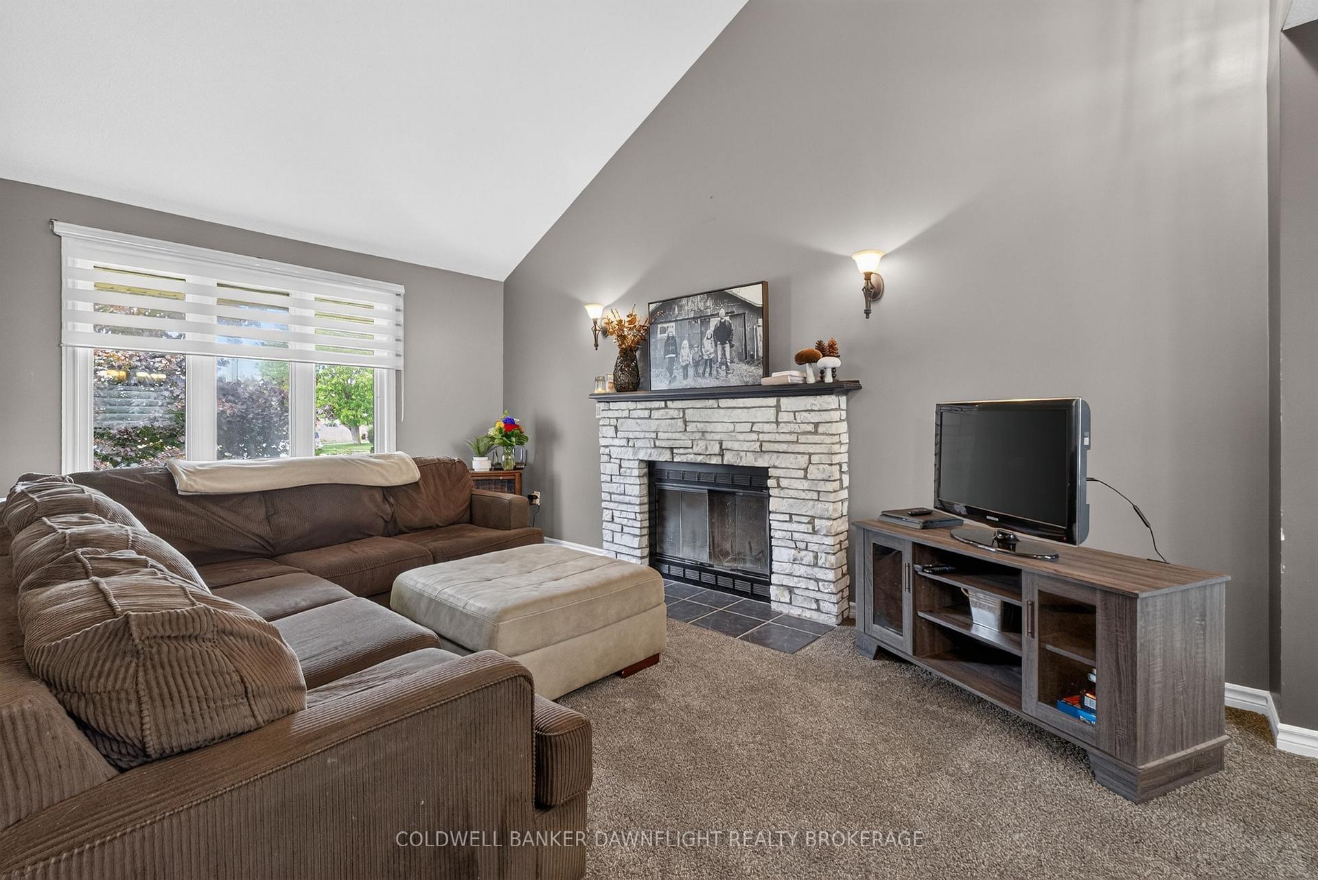 Photo 7 of 312 Beech Street, Lucan Biddulph, Lucan — HOMEH