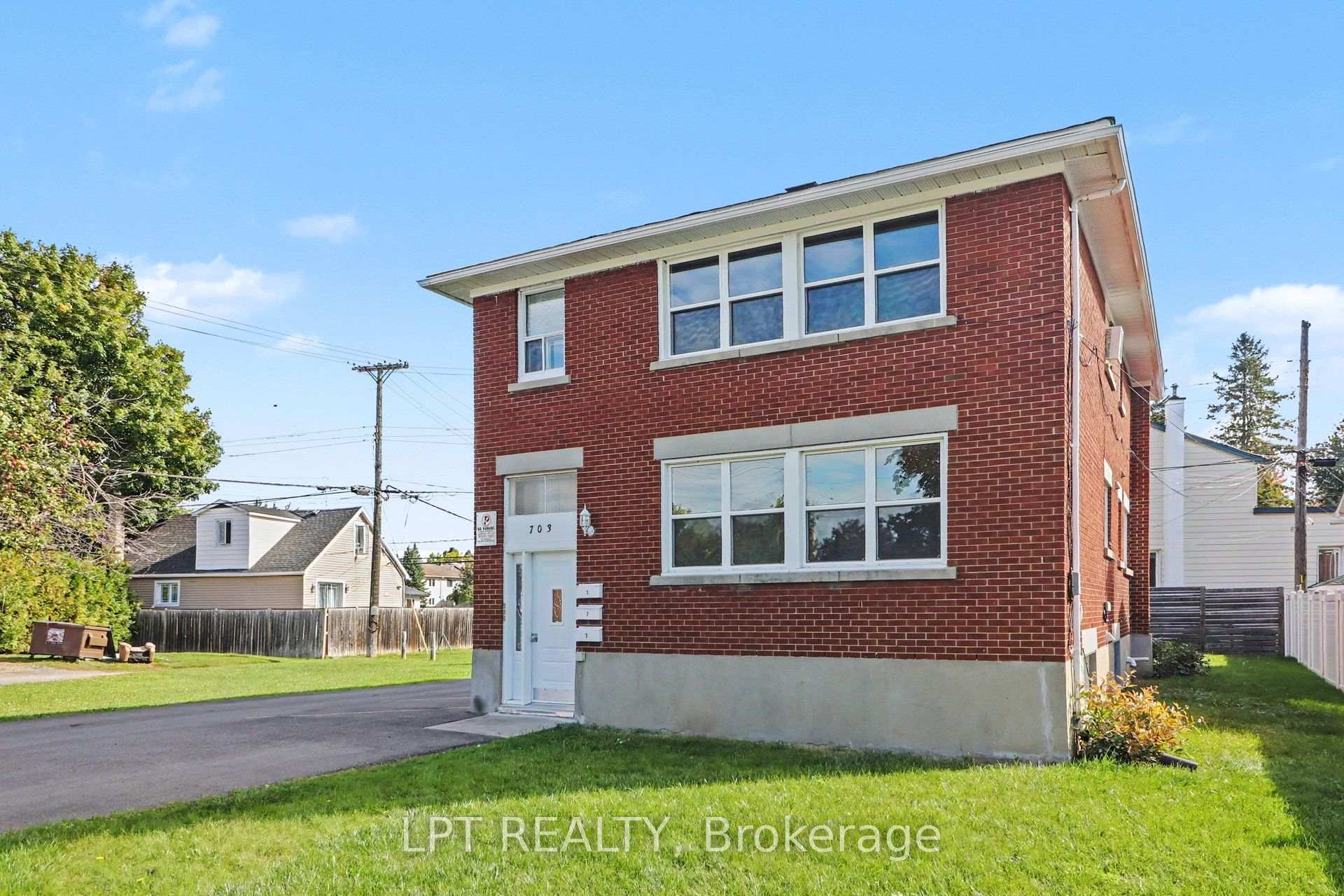 Photo 2 of 703 Morgan Street, Ottawa, Vanier — HOMEH