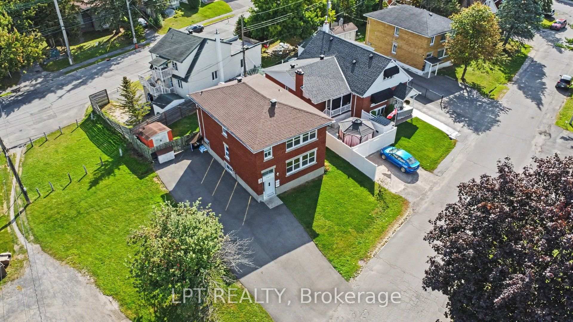 Photo 5 of 703 Morgan Street, Ottawa, Vanier — HOMEH