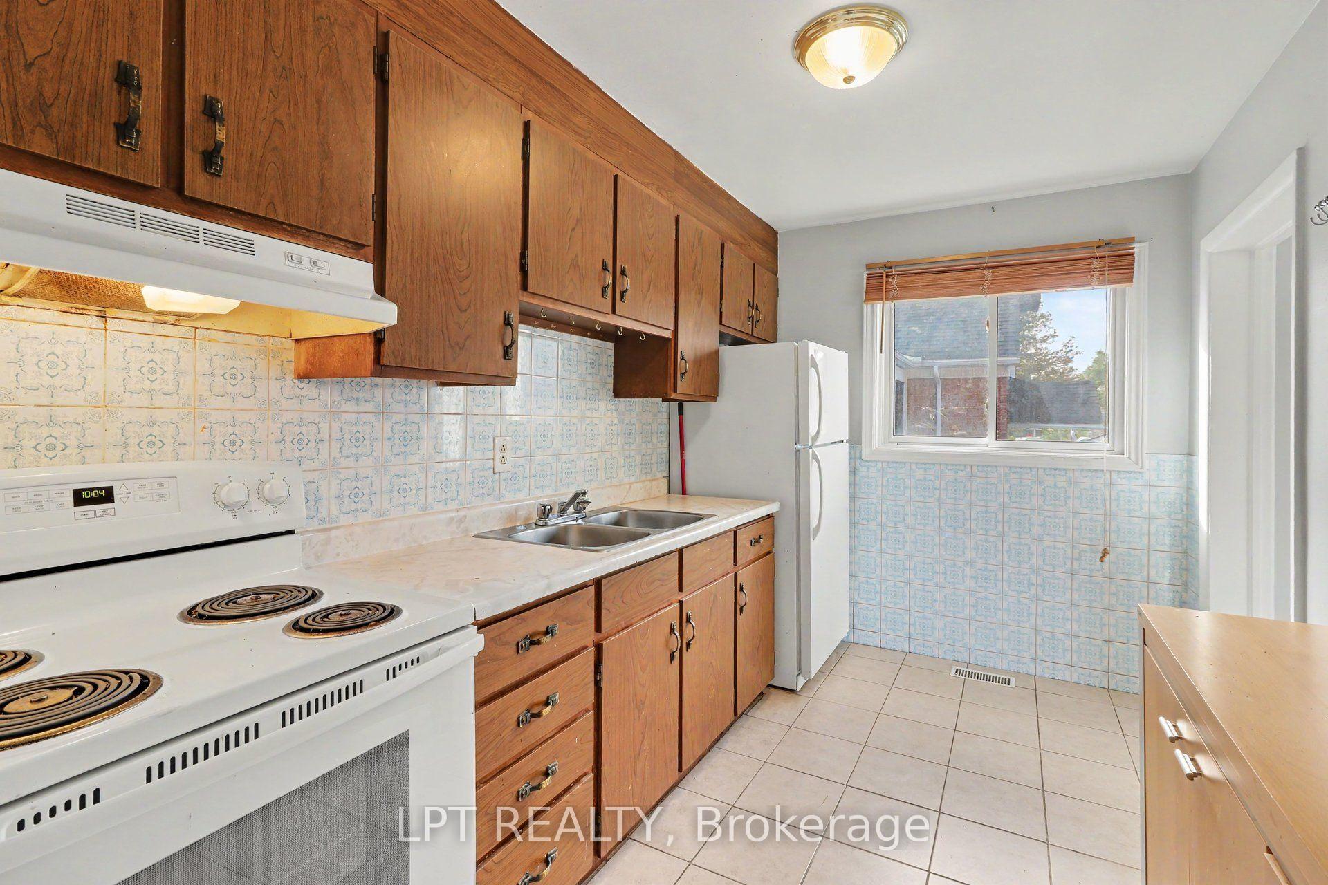 Photo 10 of 703 Morgan Street, Ottawa, Vanier — HOMEH