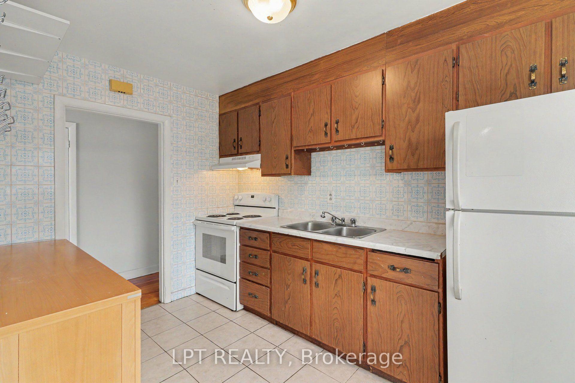 Photo 11 of 703 Morgan Street, Ottawa, Vanier — HOMEH