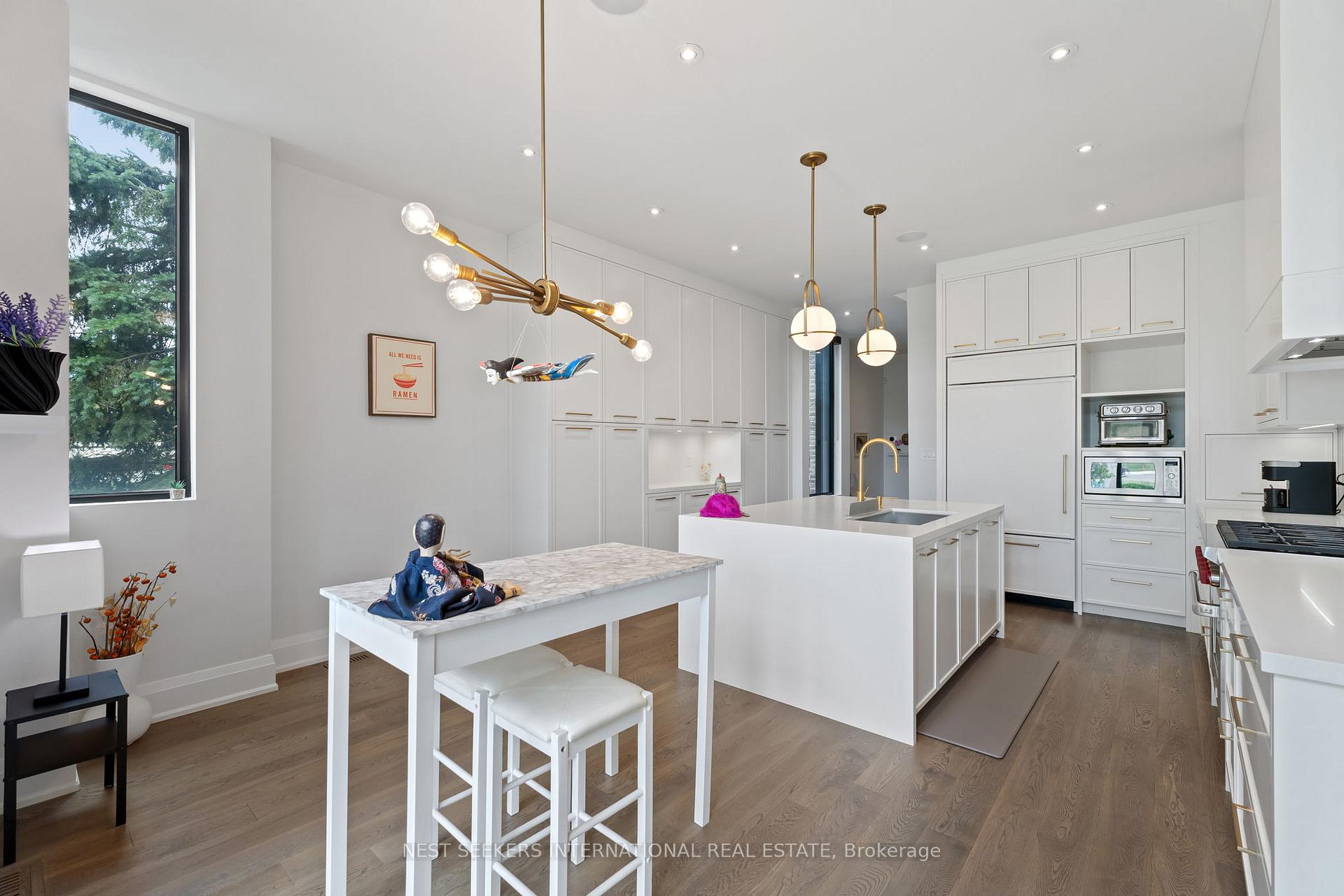 Photo 12 of 141 Chaplin Crescent, Toronto, Forest Hill South — HOMEH