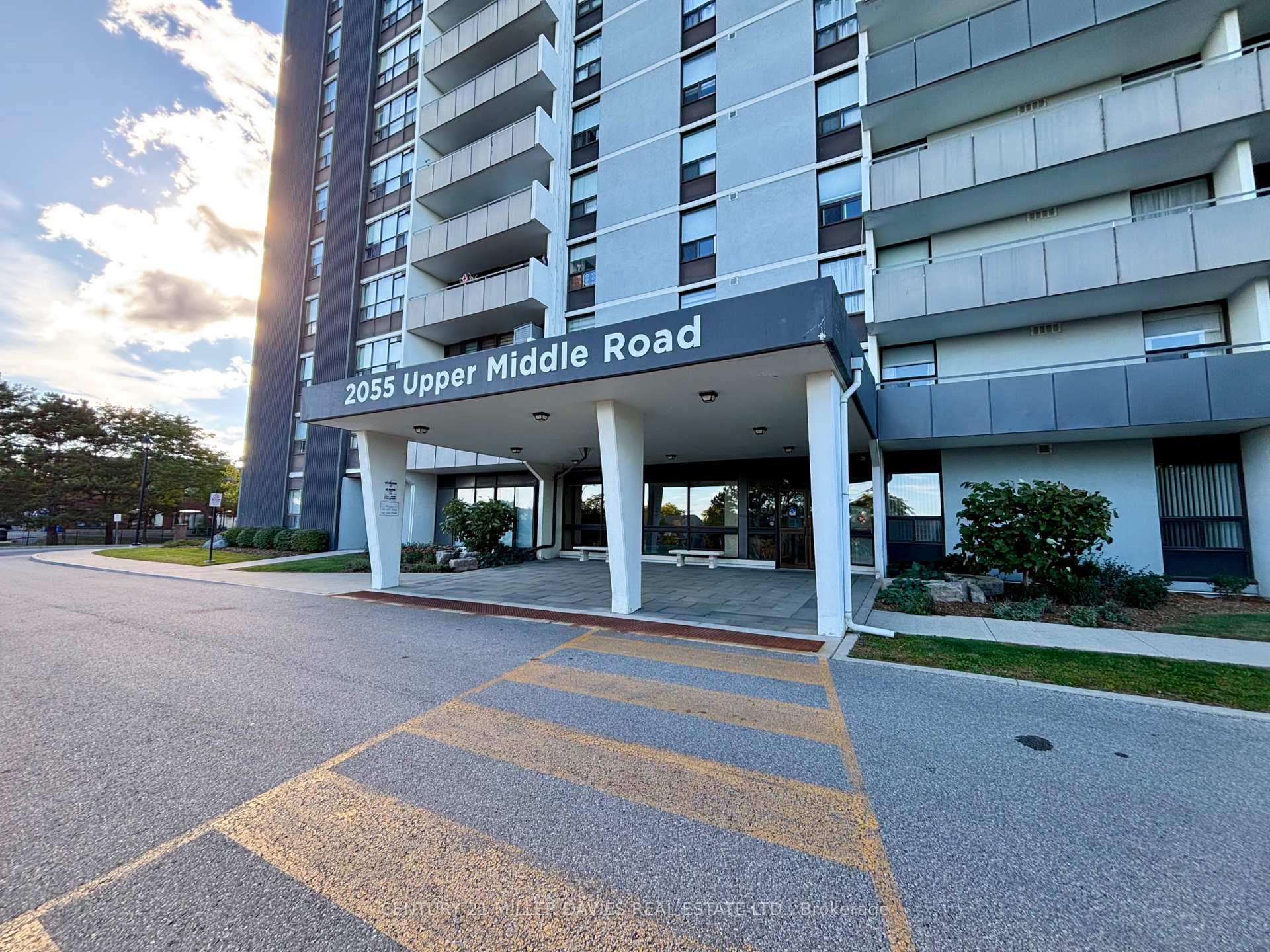 Photo 3 of Unit 1203, 2055 Upper Middle Road, Burlington, Brant Hills — HOMEH