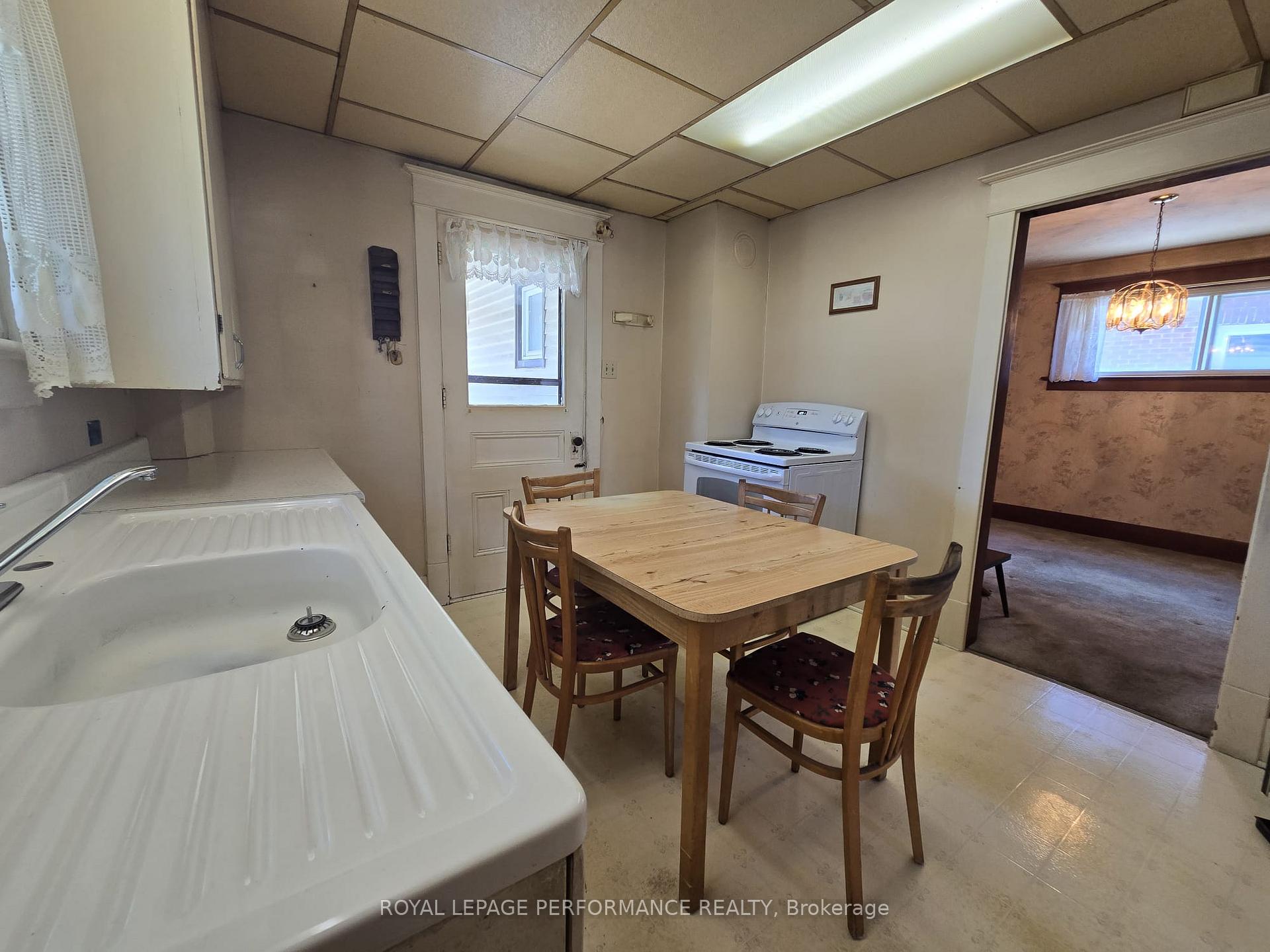 Photo 15 of 436 4th Street E, Cornwall, Cornwall — HOMEH