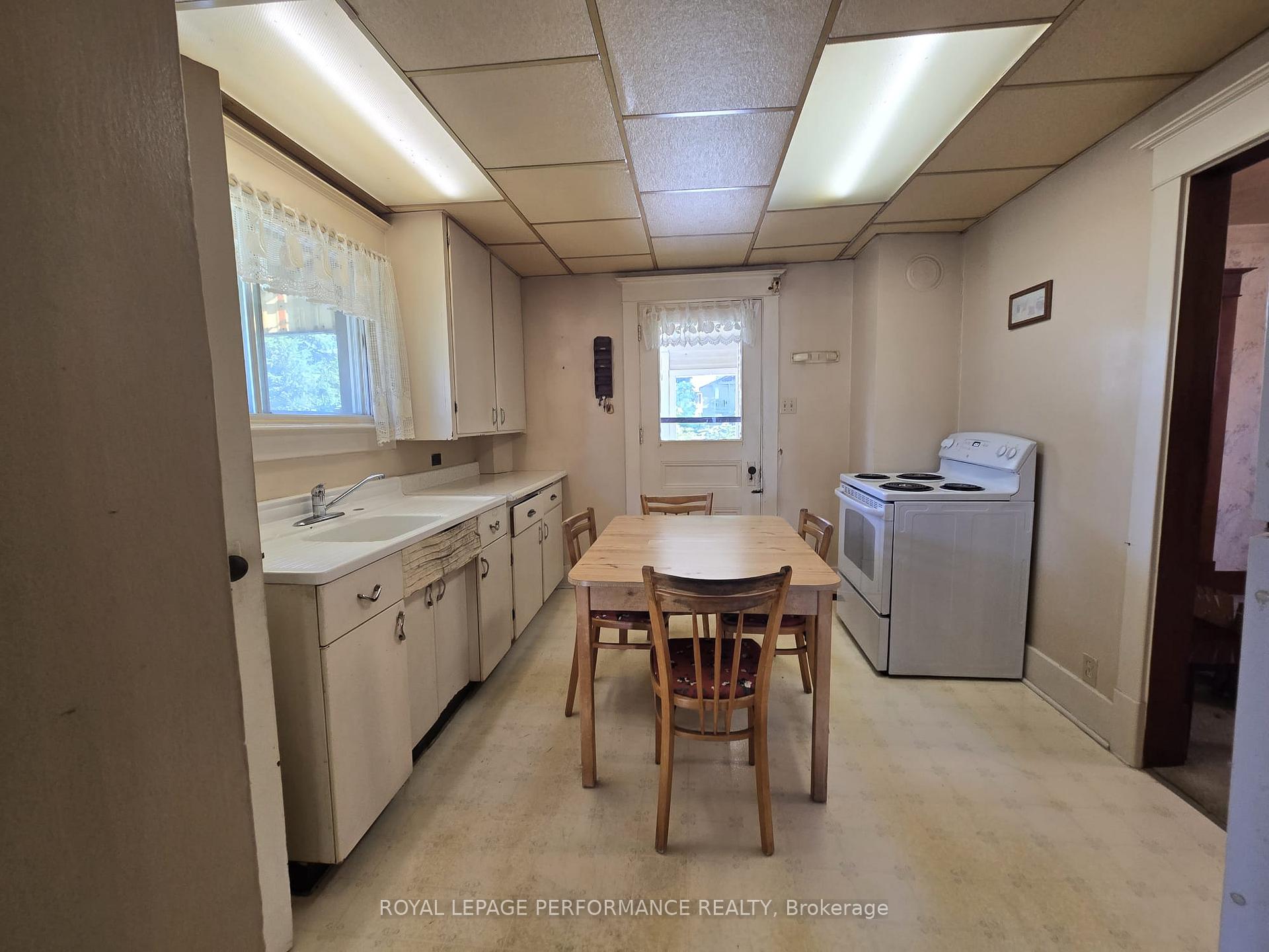 Photo 14 of 436 4th Street E, Cornwall, Cornwall — HOMEH
