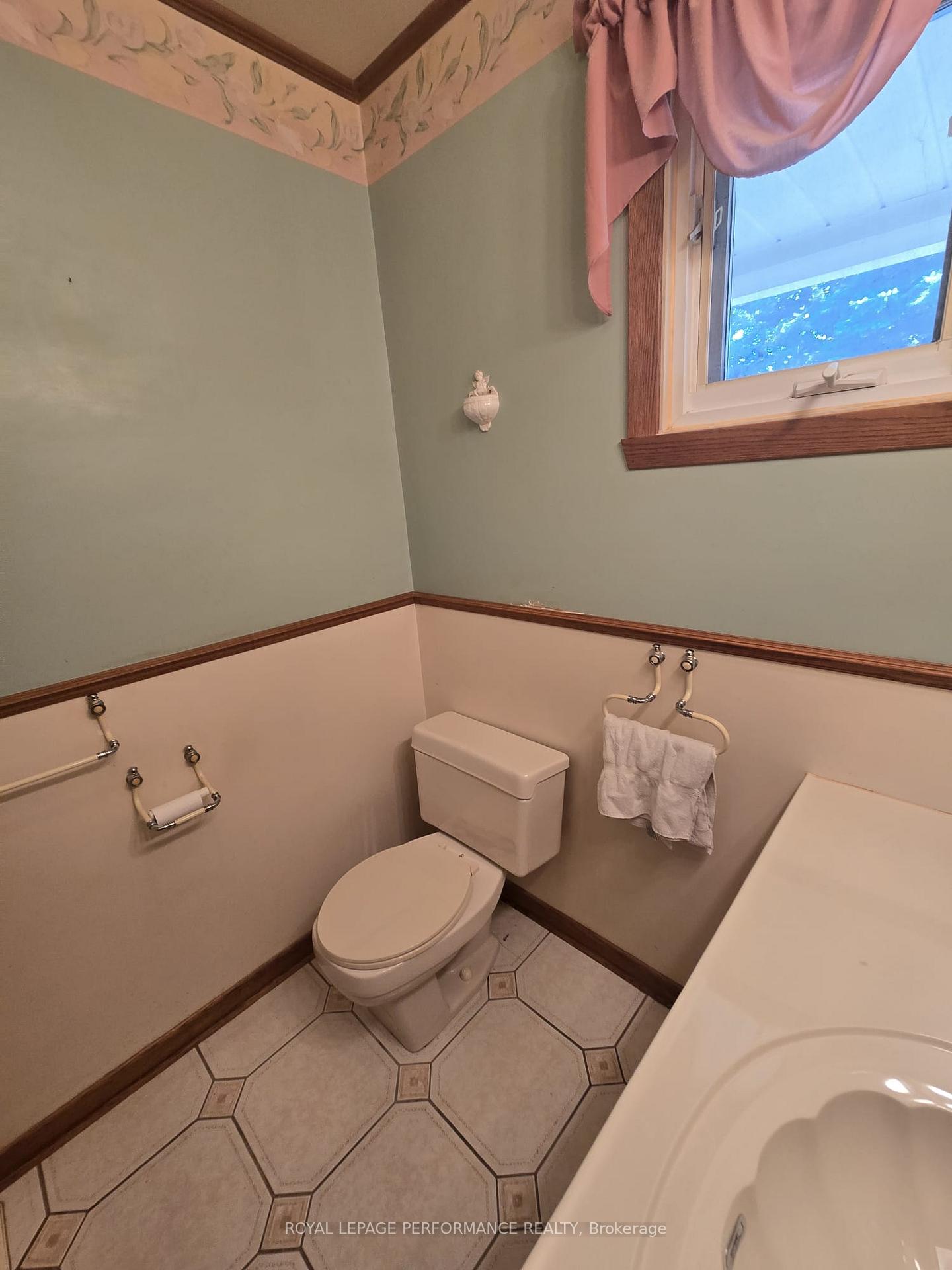 Photo 55 of 436 4th Street E, Cornwall, Cornwall — HOMEH