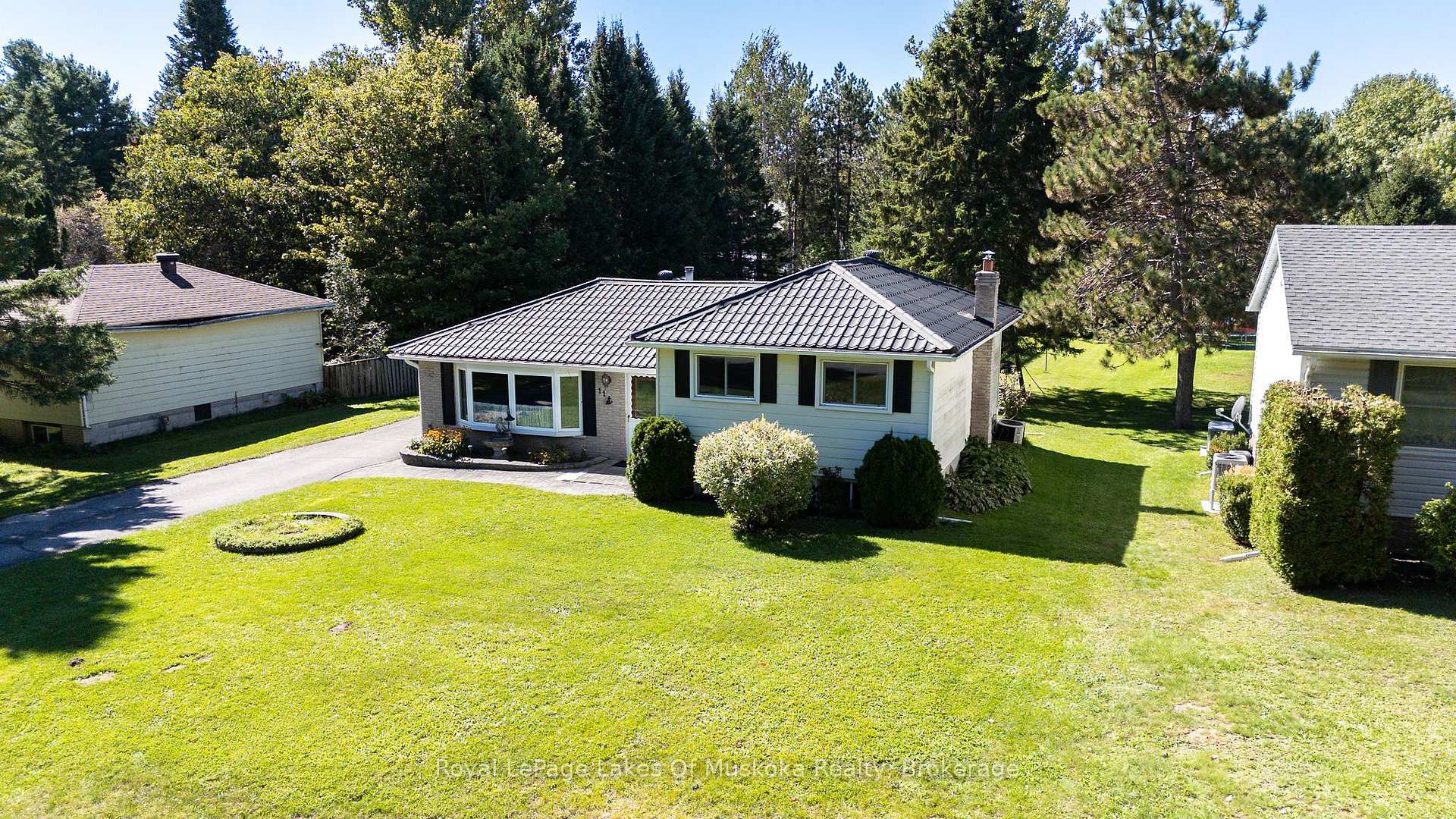 Photo 2 of 11 Pine Street, Bracebridge, Macaulay — HOMEH
