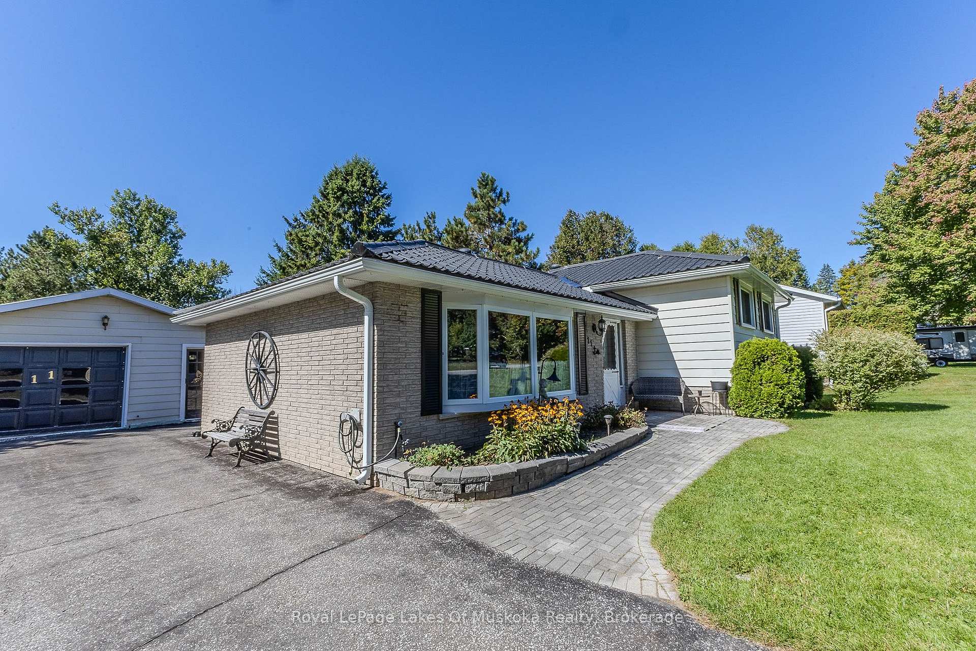 Photo 4 of 11 Pine Street, Bracebridge, Macaulay — HOMEH