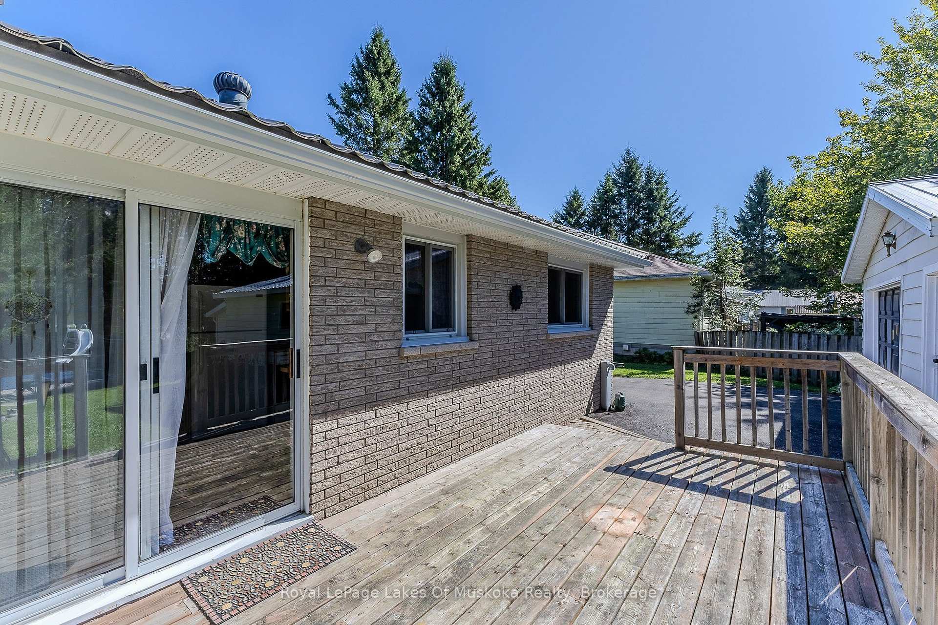 Photo 12 of 11 Pine Street, Bracebridge, Macaulay — HOMEH