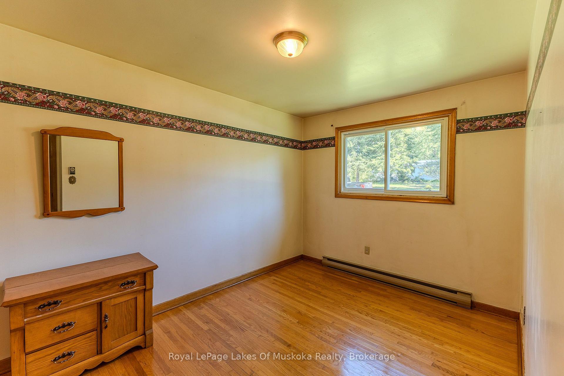 Photo 37 of 11 Pine Street, Bracebridge, Macaulay — HOMEH