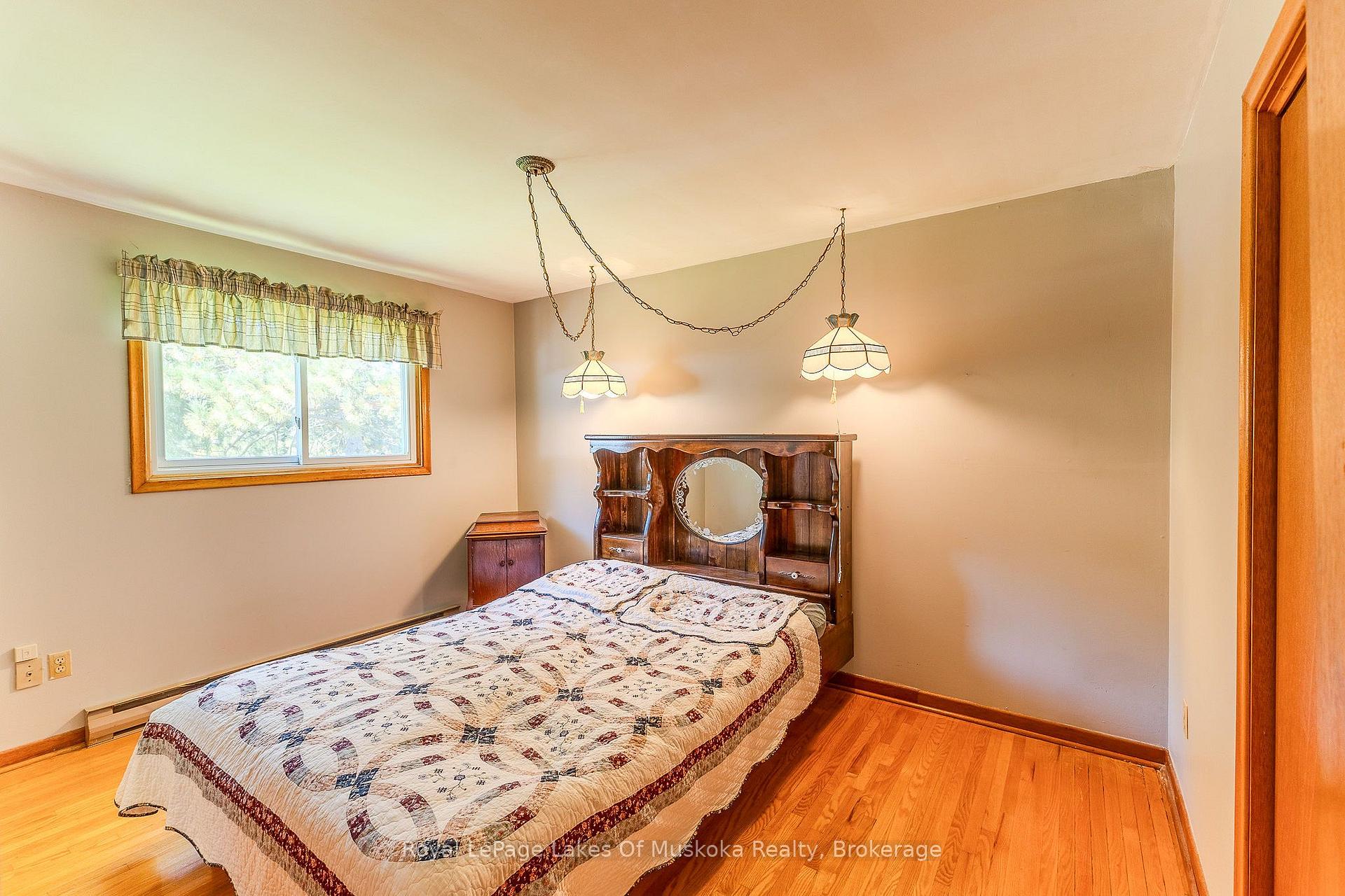 Photo 39 of 11 Pine Street, Bracebridge, Macaulay — HOMEH