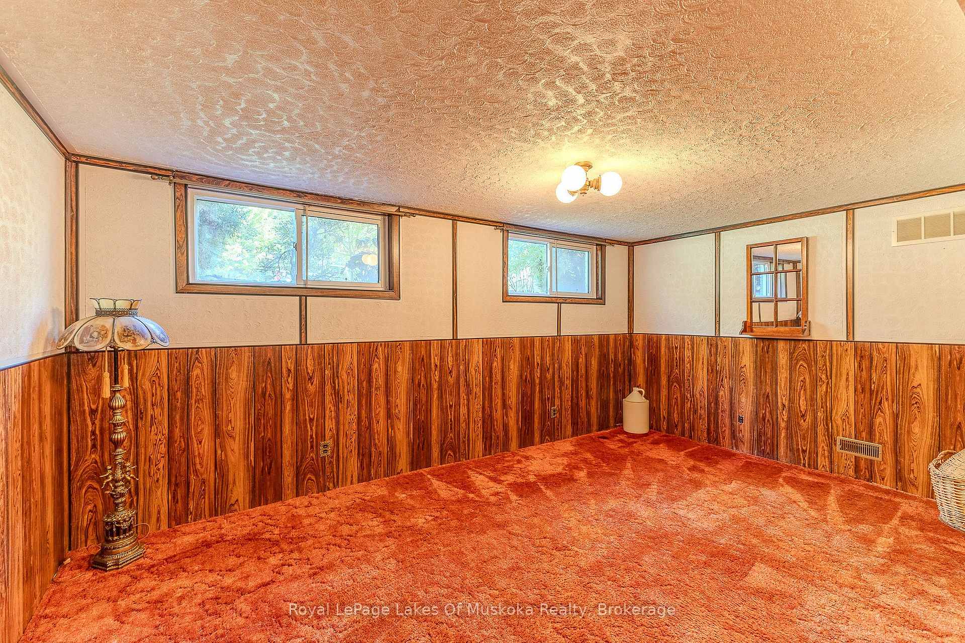 Photo 41 of 11 Pine Street, Bracebridge, Macaulay — HOMEH